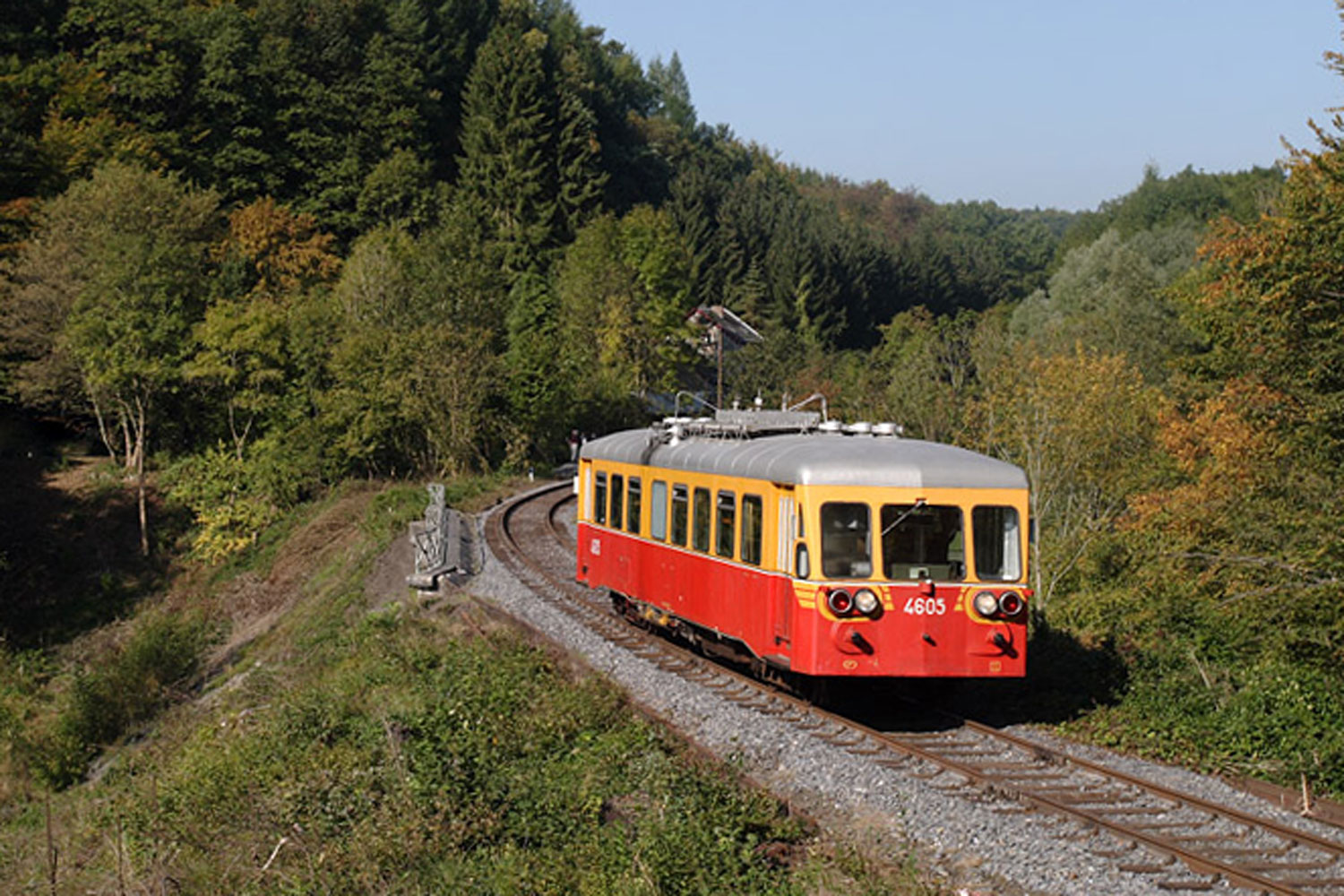 domaine-de-ronchinne-Eisenbahnstrecke-du-bocq-02.jpg