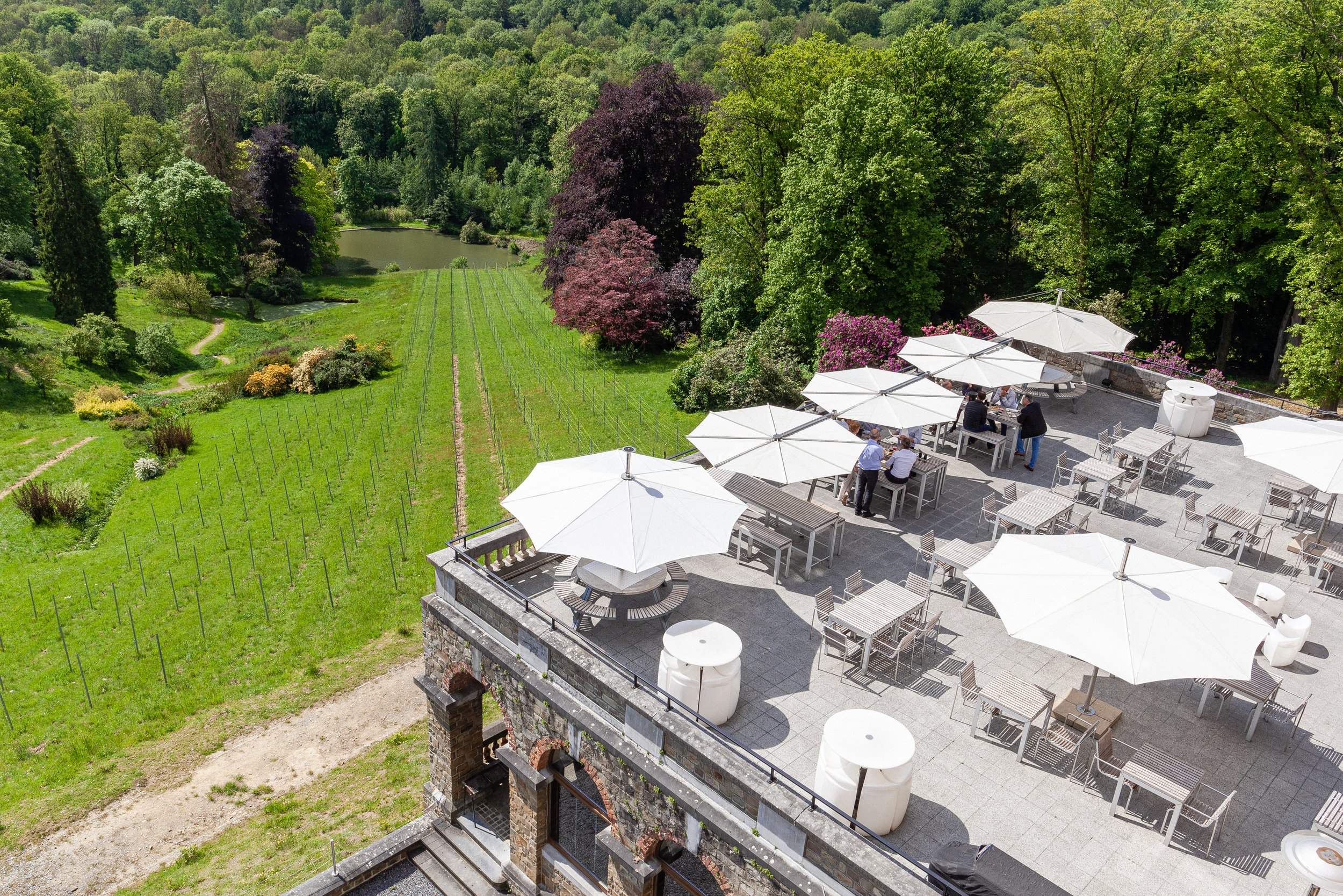 domaine-de-ronchinne-terrasse-02.jpg