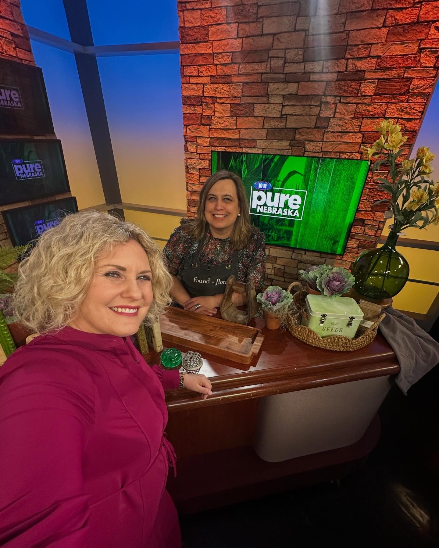 📺 This week on @purenebraska we brought a little spring to the @1011news set.

We are feeling a change of seasons, so naturally it was time for a little centerpiece refresh. 

We shared with @tarynvanderford ideas for making easy faux spring potted 