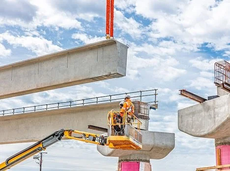 Beam me up! 🏗️ 

While some of us enjoyed a long weekend, workers at Plympton Park were achieving a milestone with the first beams elevated over Cross Road 👏🏽 👏🏽 

Have you seen it yet? 👀 

Not long now until trams go over both Marion and Cross