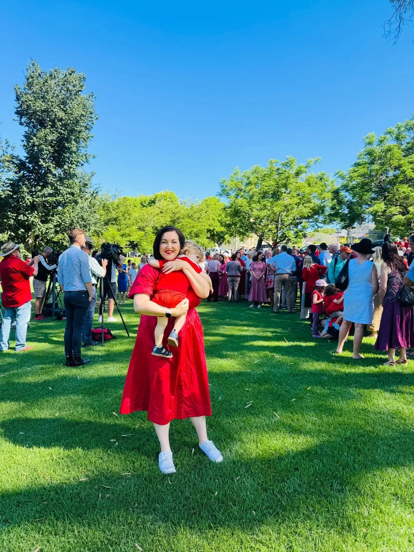 Behind the scenes at today&rsquo;s @southaustralianlabor catch up!

Picnics 🍎 press conferences 🎤 🎥 a lot of red dresses 💃 and a new purpose for A-frame signs! 

Very fortunate to be part of this strong, united extended family #forthefuture #labo