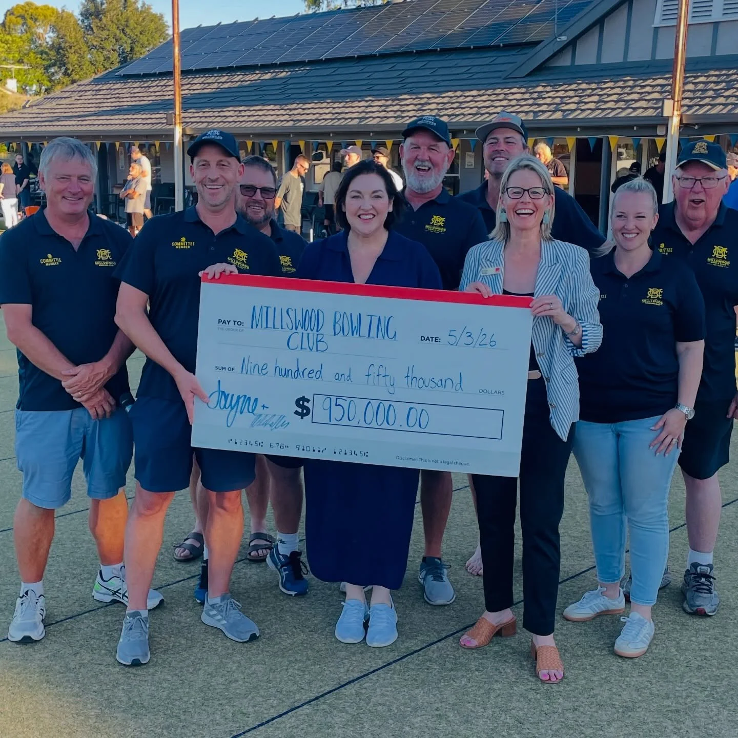 We did it!

Tonight I joined with @alicerollsunley to announce a re-elected @southaustralianlabor government will invest $950 000 to upgrade @millswoodbowlingclub 

This includes roofing, ceilings, floors, toilets, storage and re-arranging the layout