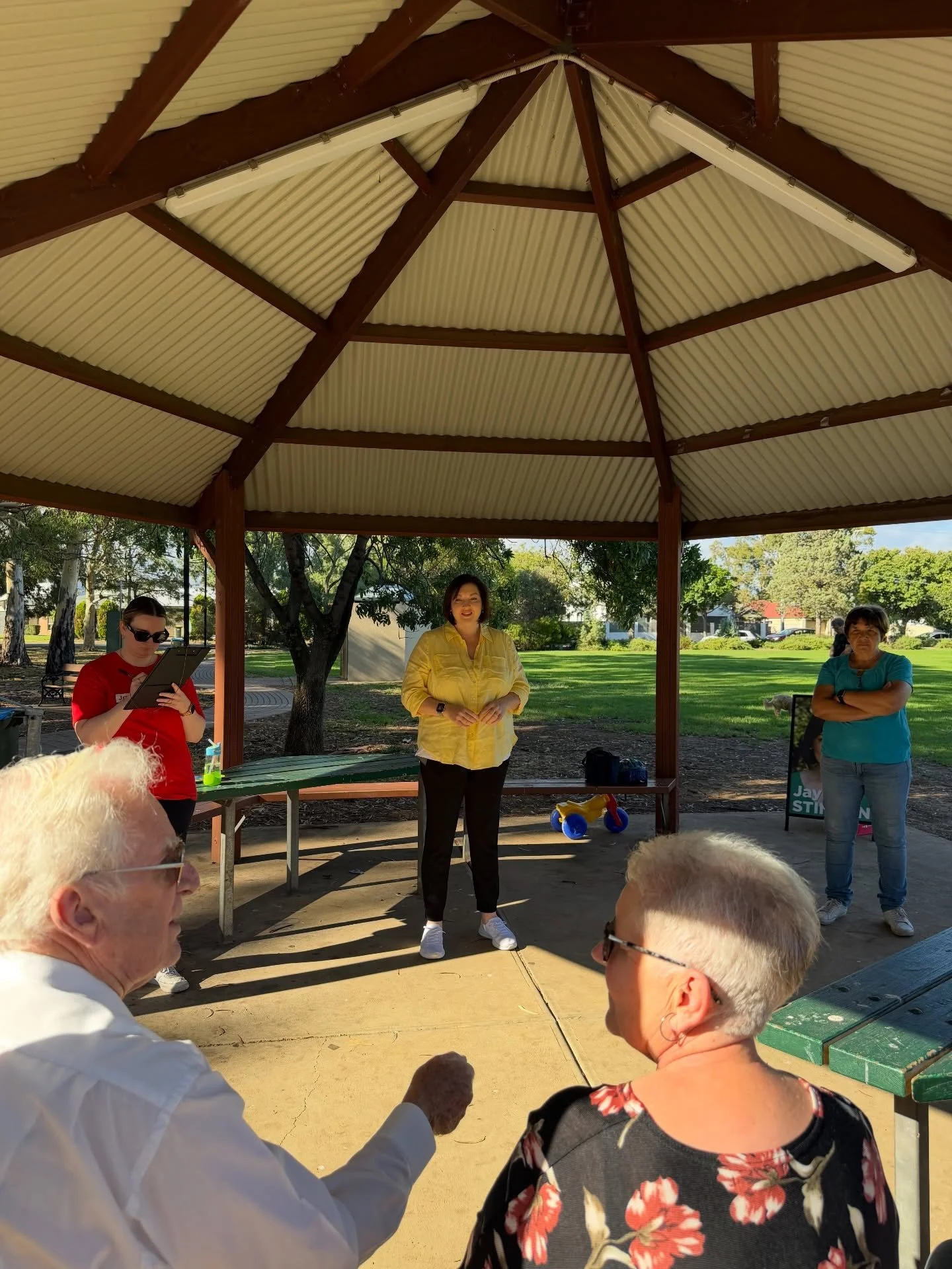 My local catch ups are continuing at pace across Badcoe this weekend 👋🏼 

Thanks to folks from North Plympton and Edwardstown who came to discuss everything from pickle ball to planning &hellip; cycle paths to forensic science &hellip; and women&rs