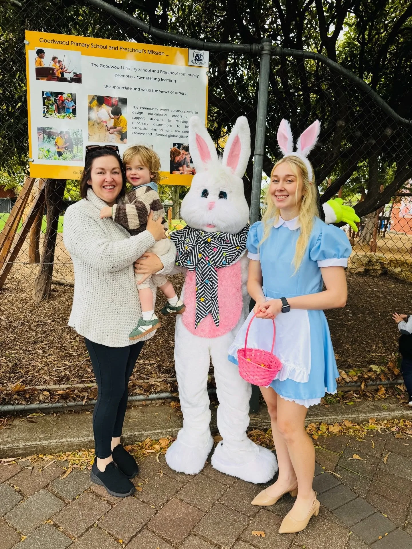 Celebrating Easter 🐣 early on @goodwood_road with the Easter Bunny, some real live farm animals @oldmacfarmssasouth and a @troubleandstrife5034 babycino ☕️ 

Thanks also to @goodwoodqualitymeats @goodwoodfresh and @boulangerie113frenchbakery for the