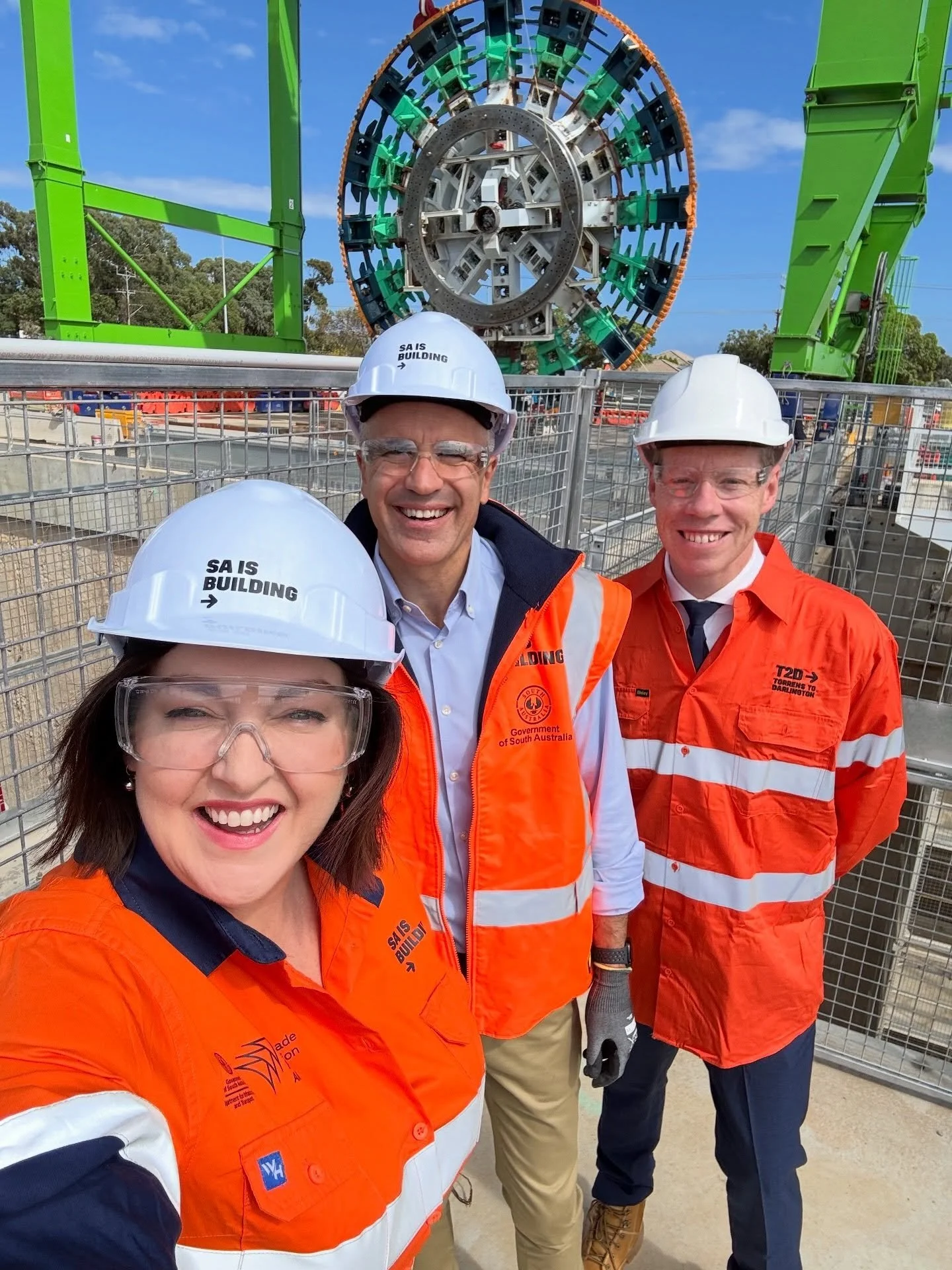 We&rsquo;re doing big things.

Very big.

This cutterhead is almost 400 tonnes and four giraffes tall 🦒 🦒 🦒 🦒 

It&rsquo;s about to be craned 🏗️ into a deep trench and attached to the first tunnel boring machine for the @t2dproject 

Each machin