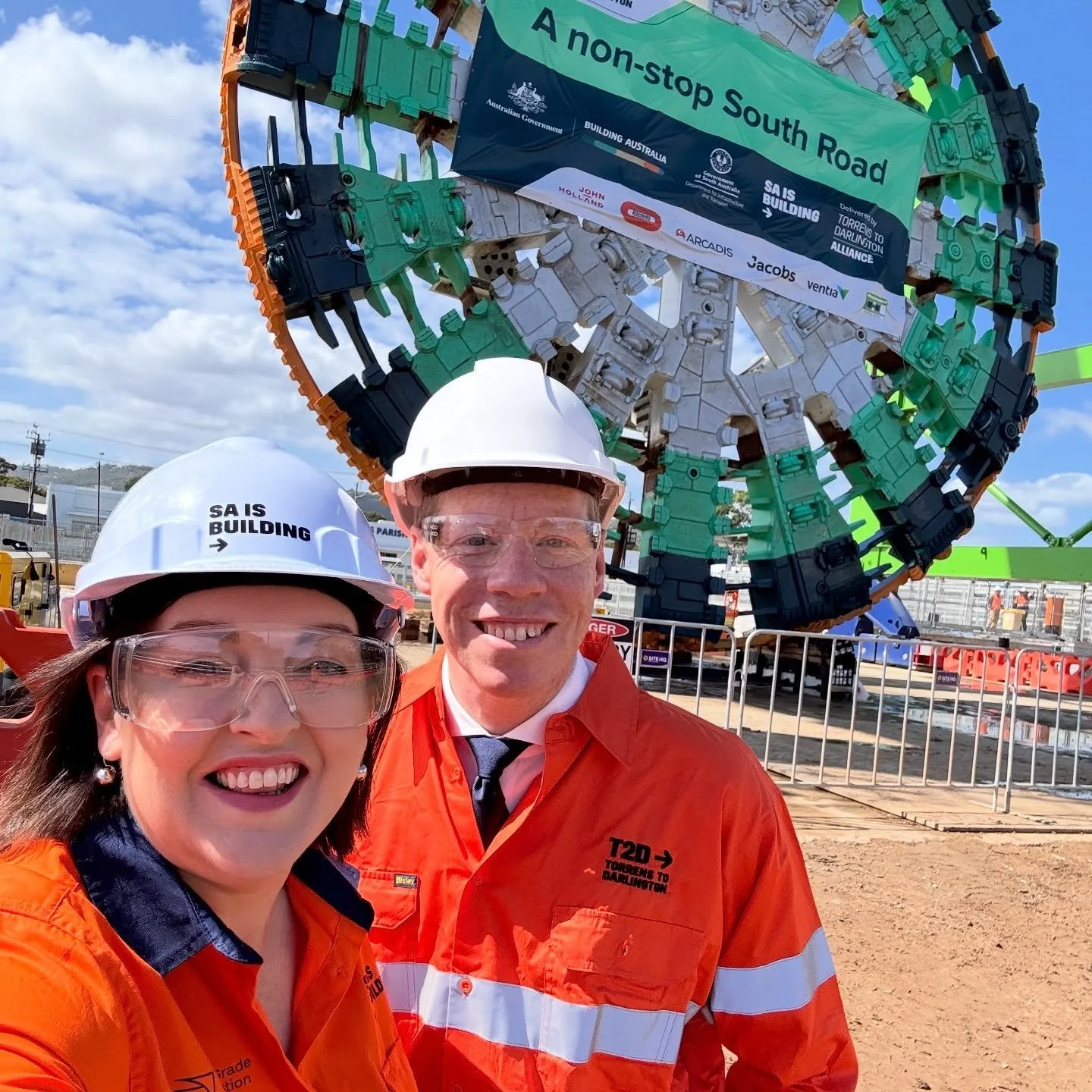 Caught up with the new Minister for Transport and Infrastructure @joeszakacsmp about the needs of my constituents. 

In an hour long meeting, we discussed the local impacts of the @t2dproject 🚗 🚙 @dfit_sa Tram Grade Separation projects 🚊 greening 