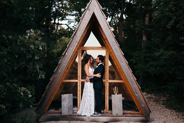 Door frame. A frame. (My hands in a) heart-shaped frame. 🖤⠀
.⠀
.⠀
planning: @mksocialco photo: @cassierosch video: @mann_frau⠀
.⠀
.⠀
#loveauthentic #liveauthentic #lovebirds #lovestory #loveyoutiltheend #newlywed #misstomrs #mrandmrs #coupleportrait