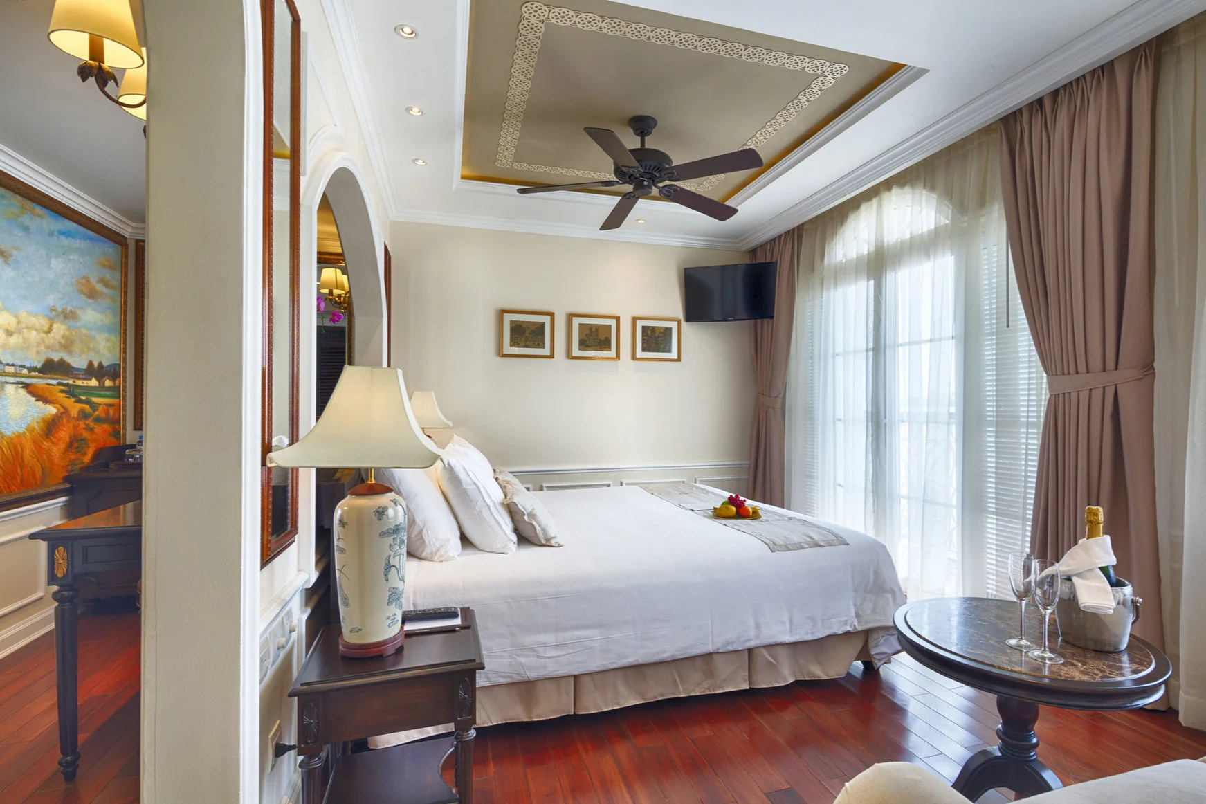Mekong-Nav-Prestige-Suite-001_small.jpg