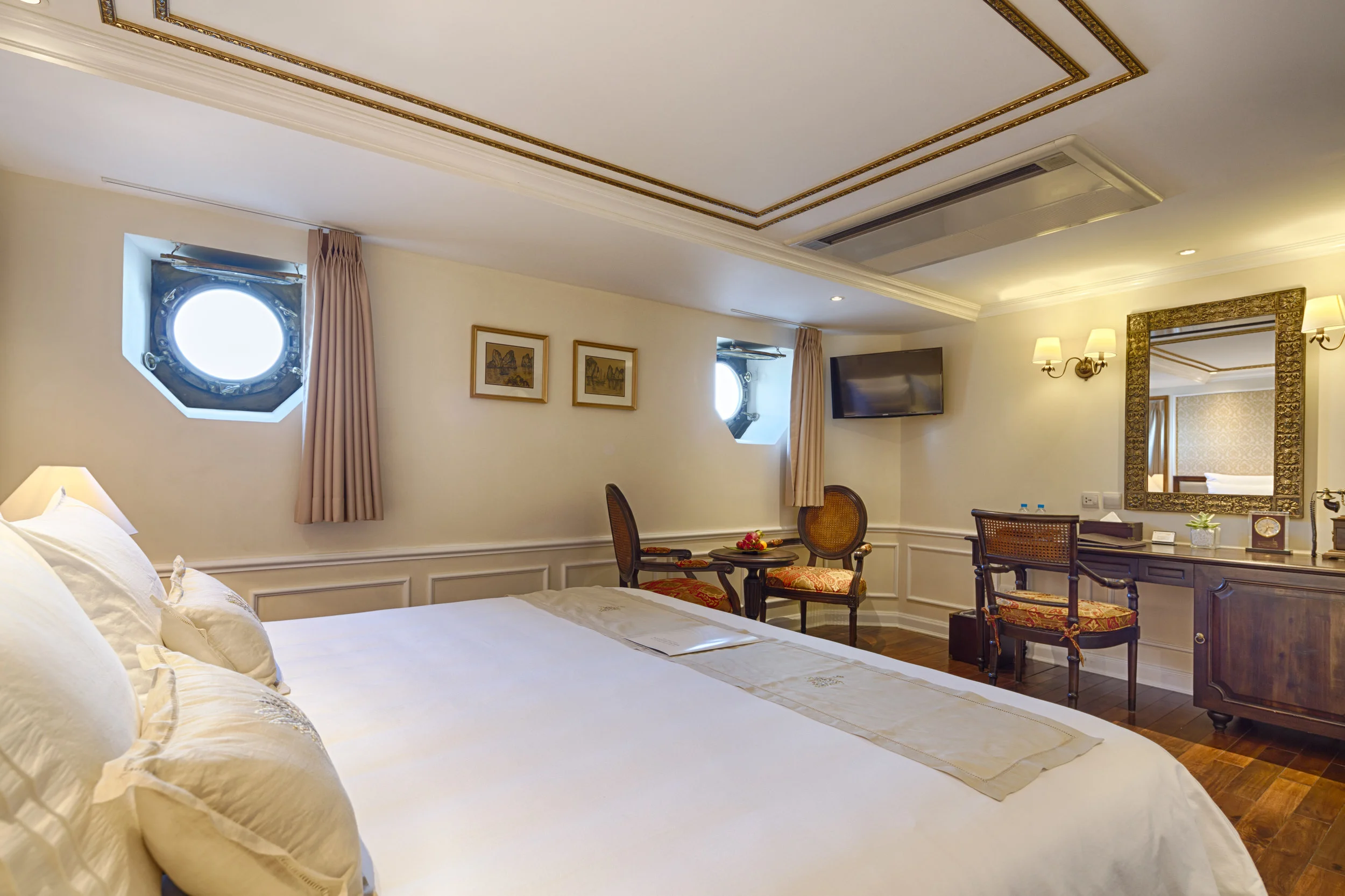 Mekong Nav-Superior Suite-002.jpg