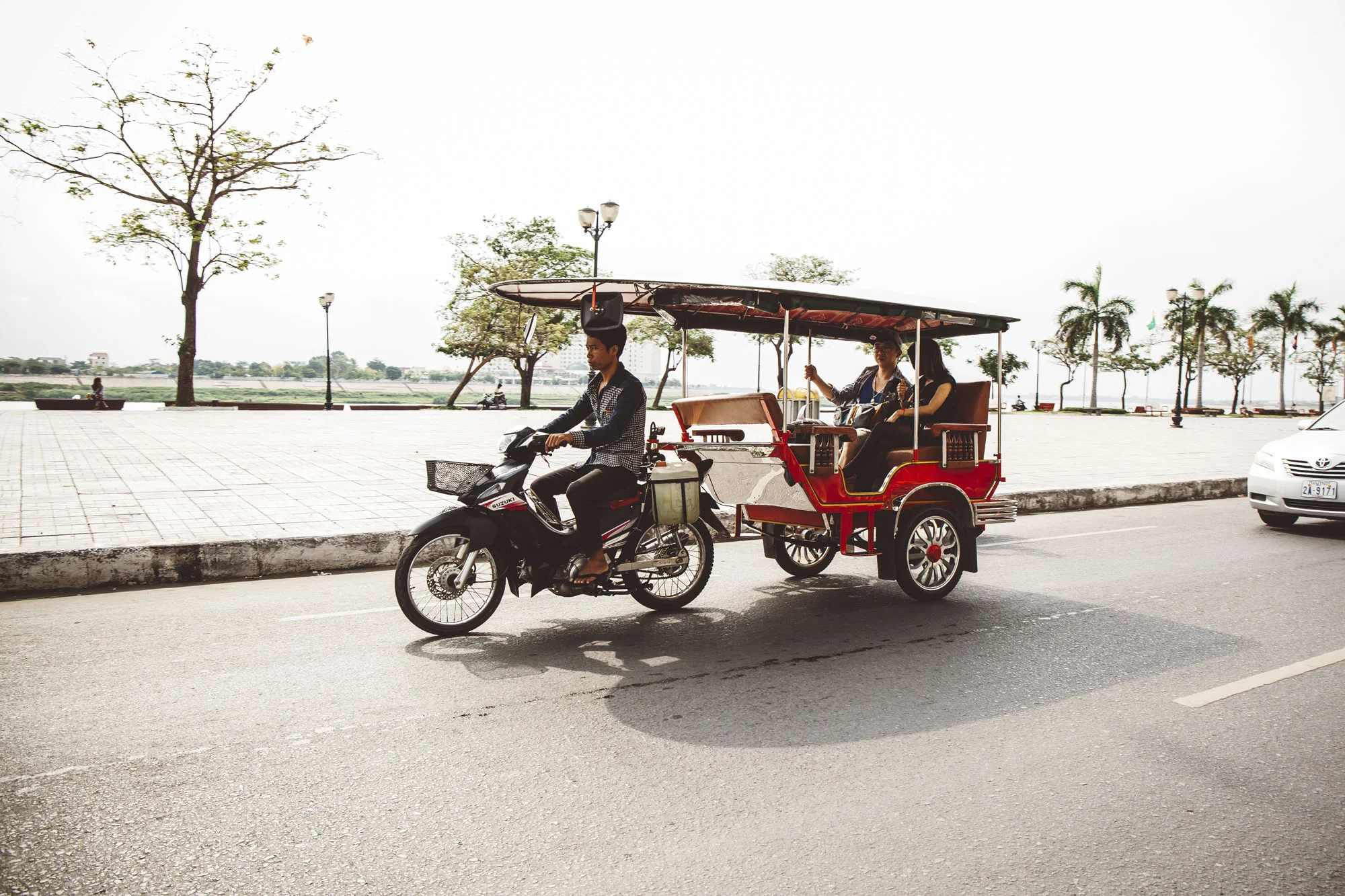 Tuktuk-Phnom-Penh-1_small.jpg