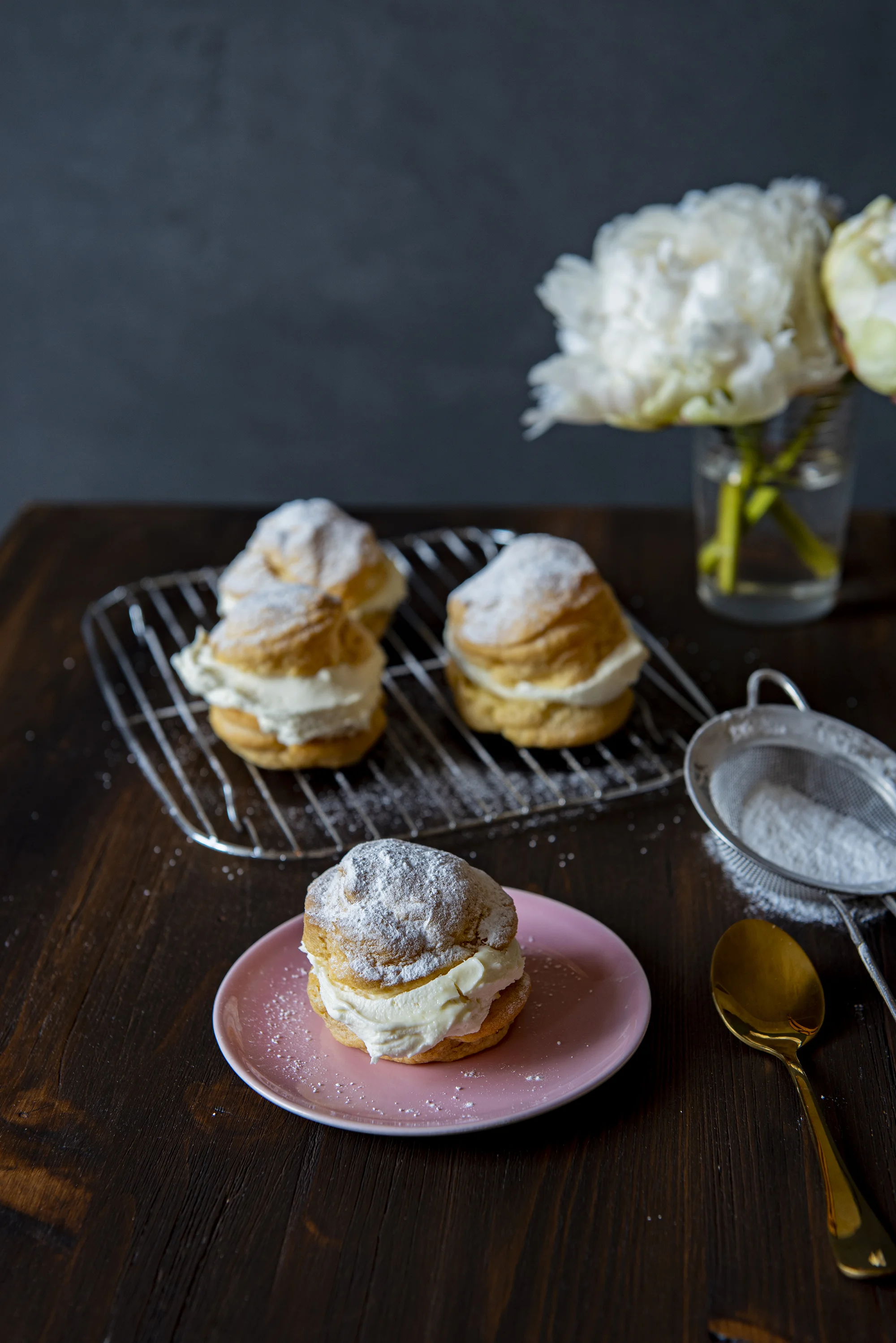 Choux pastry buns with vanilla filling 2