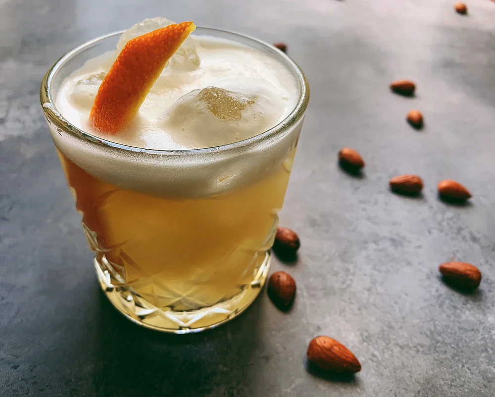 Lej En Bartender - Unique Bartending - Amaretto Sour.jpg