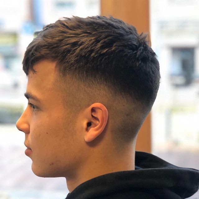 Don&rsquo;t forget to look your best on the holidays 🍾 .
.
.
.
.
#moustache #barbershop #moustachebarbershop #haircut #groningen #barber #barbers #men #grooming #hair #groningenstudent #students #rug #kevinmurphy #americancrew #050 #hairstyle #fade 