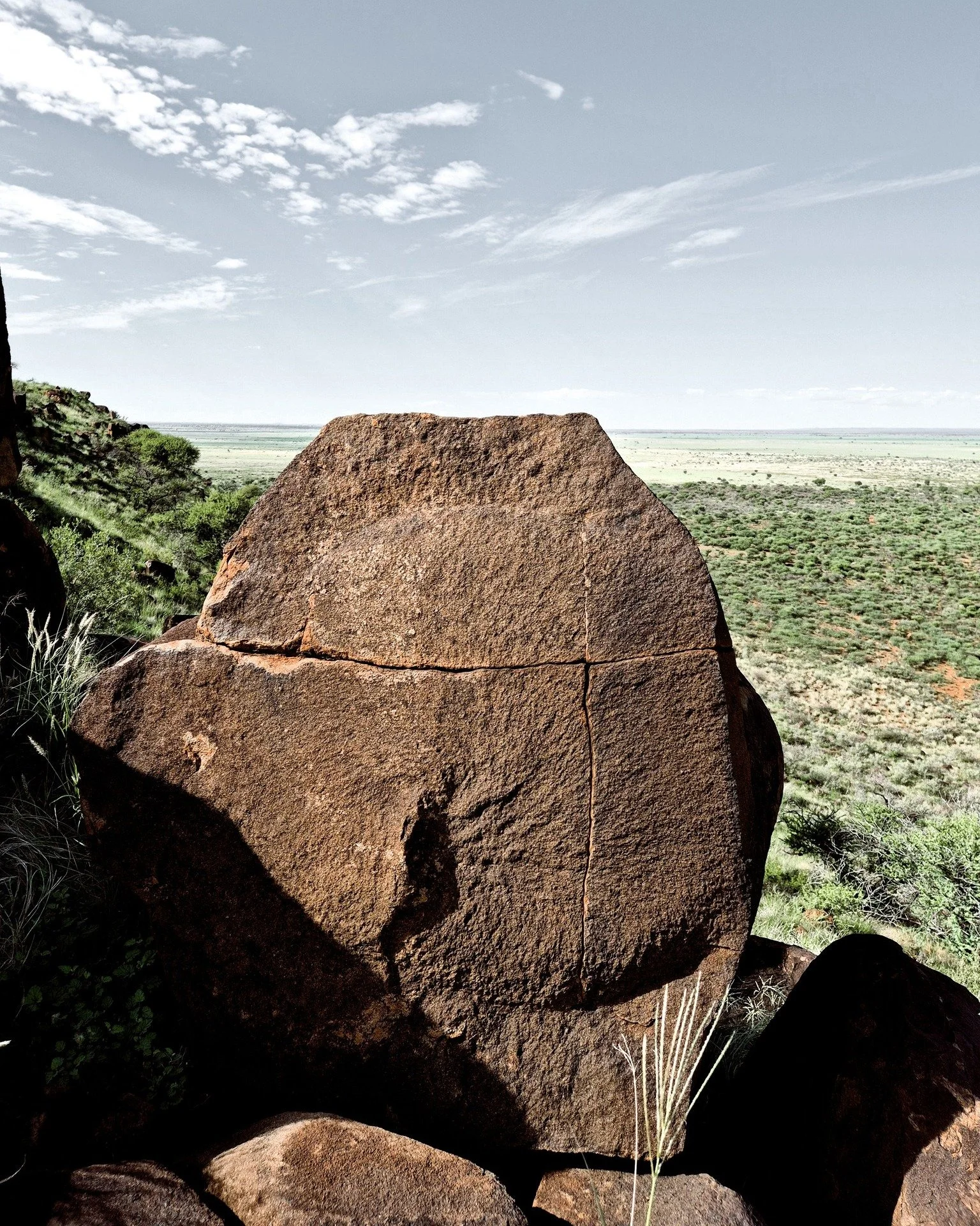 When lightning meets stone. Lightning may have done the work, but nature&rsquo;s patience created the masterpiece.

A single perfect crack is proof that some scars are ancient and epic.

#Kameelhoek #WildlifeSouthAfrica #NorthernCape
