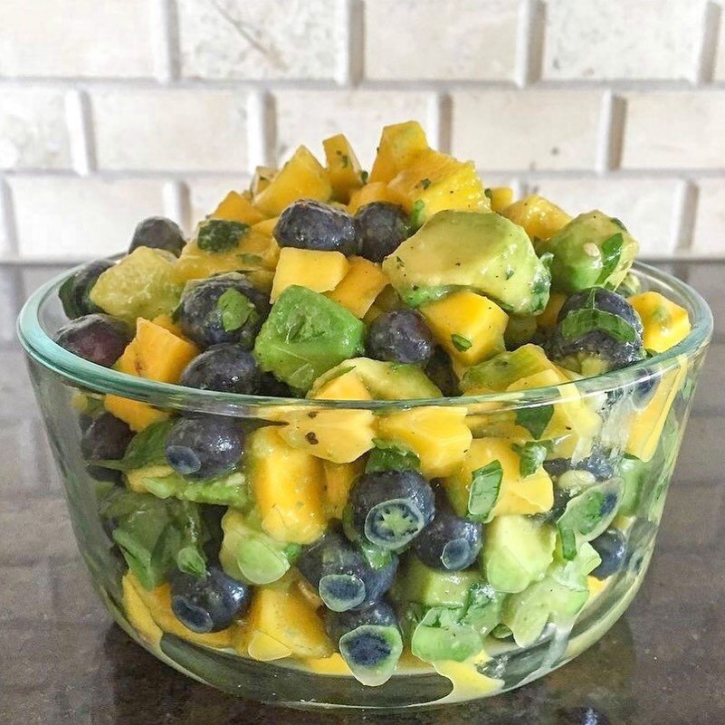 It&rsquo;s peak season for mangoes and using them for salsa is an absolute favorite of mine. 🥭Try this!👇🏼

☀️Summer Salsa:

🥭mango
🫐blueberries
🥑avocado
🍋fresh lemon and lime juice
🌿fresh cilantro
🧂salt, ground cumin and cinnamon

👩🏻&zwj;?