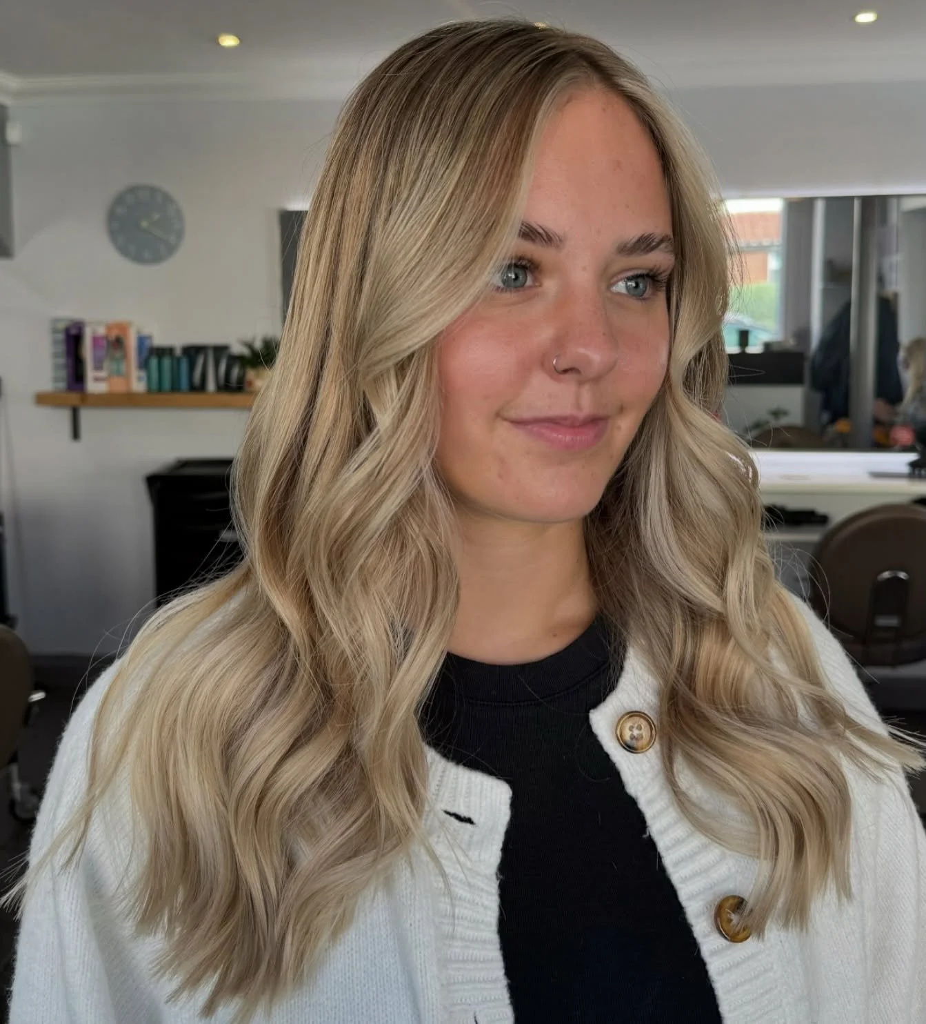 Blonde and blended !✨☁️

How gorgeous is this blended blonde created by Wilson ! 

&nbsp;&nbsp;&bull;&nbsp;&nbsp;&nbsp;#BlendedBlonde
&nbsp;&nbsp;&nbsp;&bull;&nbsp;&nbsp;&nbsp;#BlondeHair
&nbsp;&nbsp;&nbsp;&bull;&nbsp;&nbsp;&nbsp;#BlondeVibes
&nbsp;&