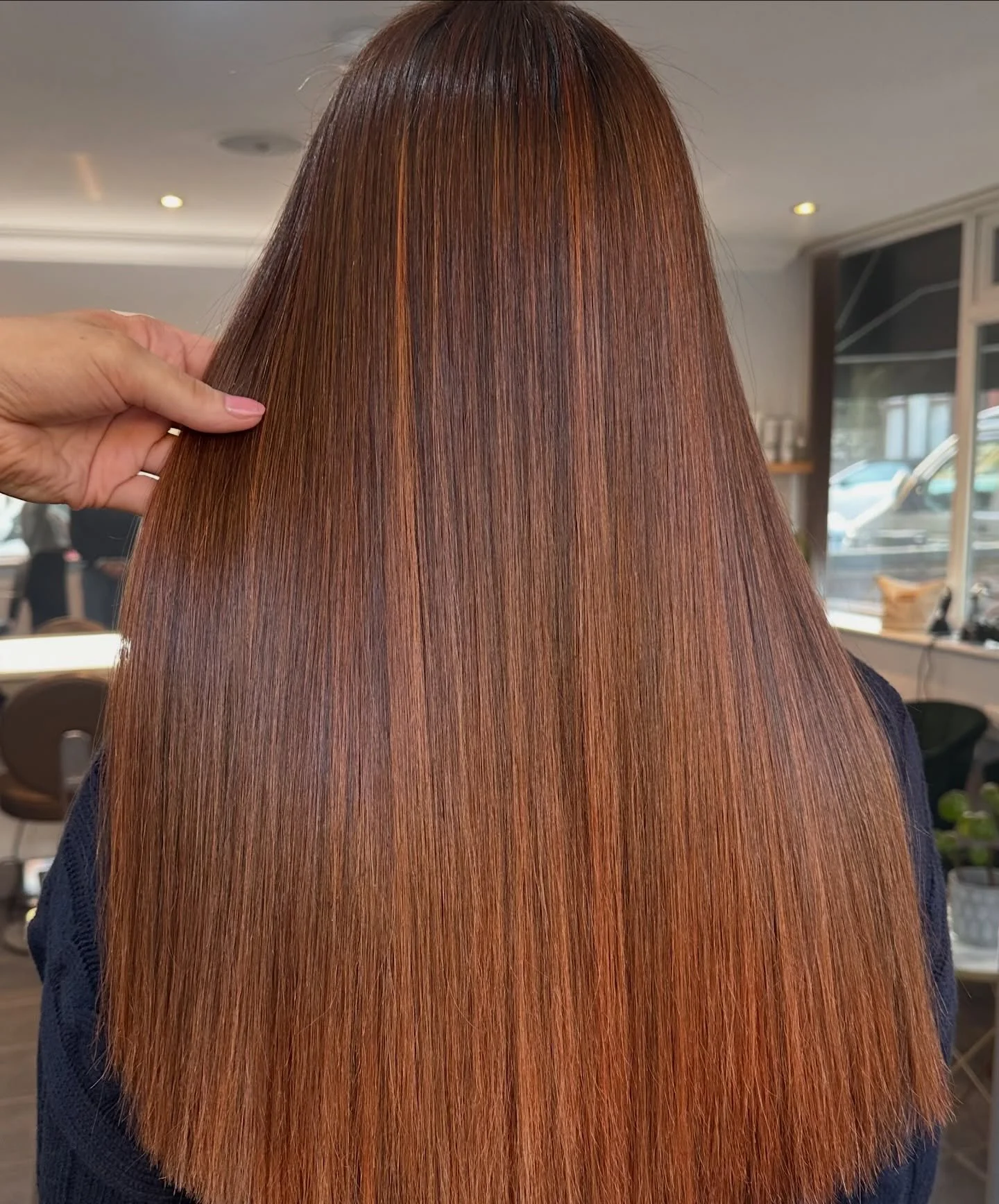 The copper is back !🧡

Created by Niamh 

By doing a full head balayage to lift the natural hair a couple of levels lighter, and toning to a gorgeous copper using Osmo colour !

#copperbalayage #balayagehair #copperhair #haircolor #hairgoals balayag