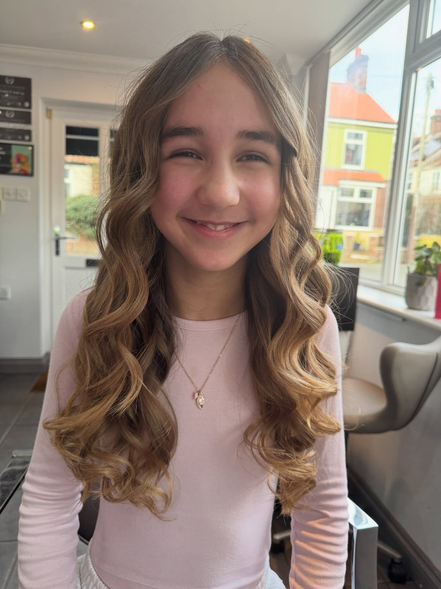 Half-term little refresh for my niece ✂️

Added some soft layers and a face frame, then curled it to finish. Simple but cute 🤍

#HalfTermHair #norwichhair #SoftLayers #FaceFraming #FreshTrim #CurledHair #invidia #instahair #haircut #ProudAuntie #gir
