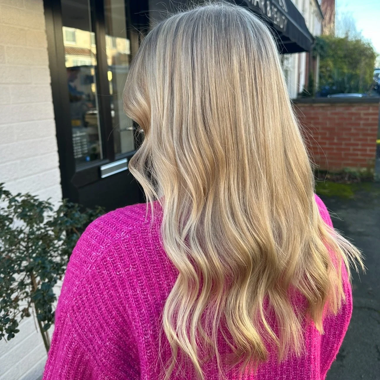 Make me blonde but keep it natural!✨

Created by Niamh

#highlights #blonde #blondehair #blondesofinstagram #hairstylist #foils #highlights #matrix #olaplex #longhair #curls #shine #hairsalon #norwichsalon #hairinspo #freshhair #foiliage #invidia #no