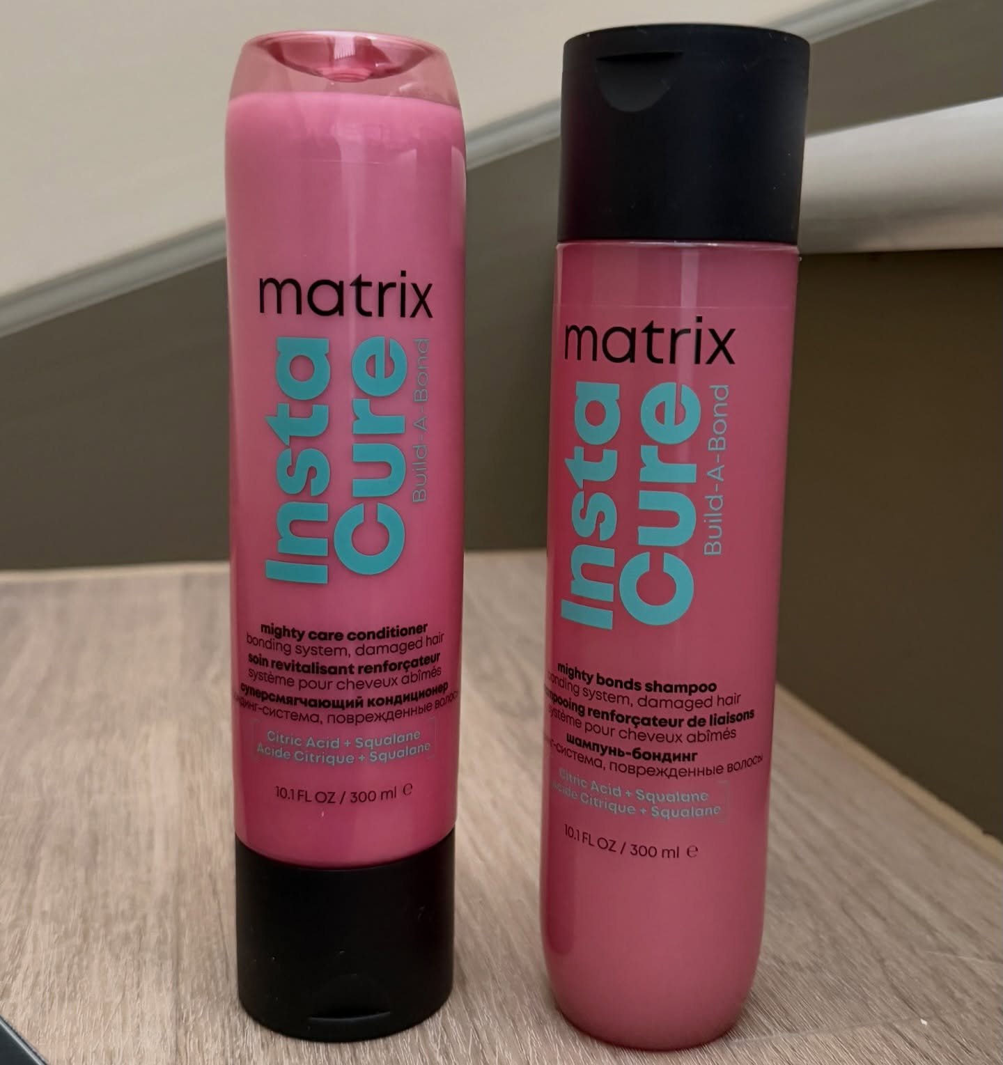 Not sure what to use on your extensions??

INSTA CURE💗
Matrix Instacure Build-A-Bond = less breakage, more shine, and healthier-looking hair💗✨

#MatrixBuilderBlonde #BlondeCare #BlondeHair #CoolBlonde #HealthyBlonde BrightBlonde HairCareRoutine Sal
