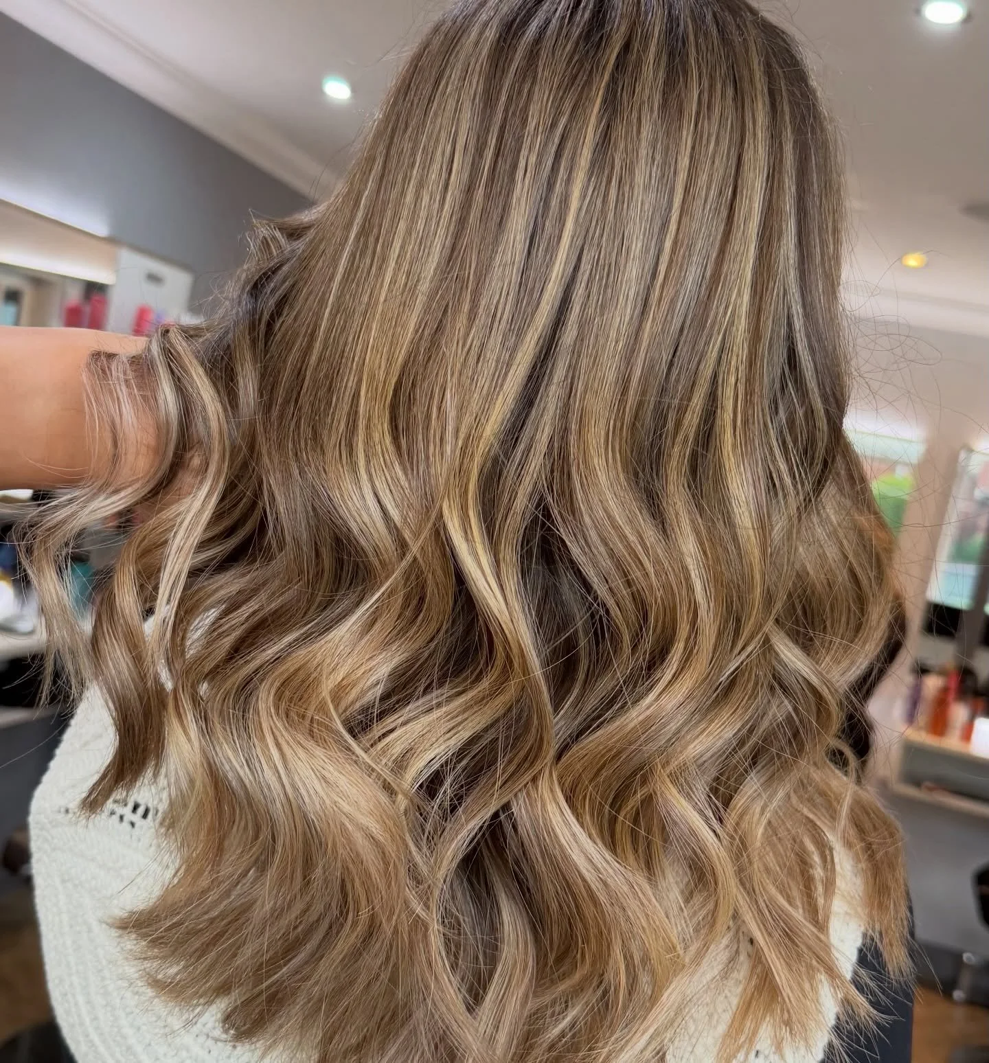 Soft waves, blended tones, and a little main character energy ✨

Perfect for summer whilst still keeping it low maintenance and natural. 

Created by Niamh 

#balayage #blonde #highlights #blondehair #haircut #norwich #norfolk #hairdresser #haircolor