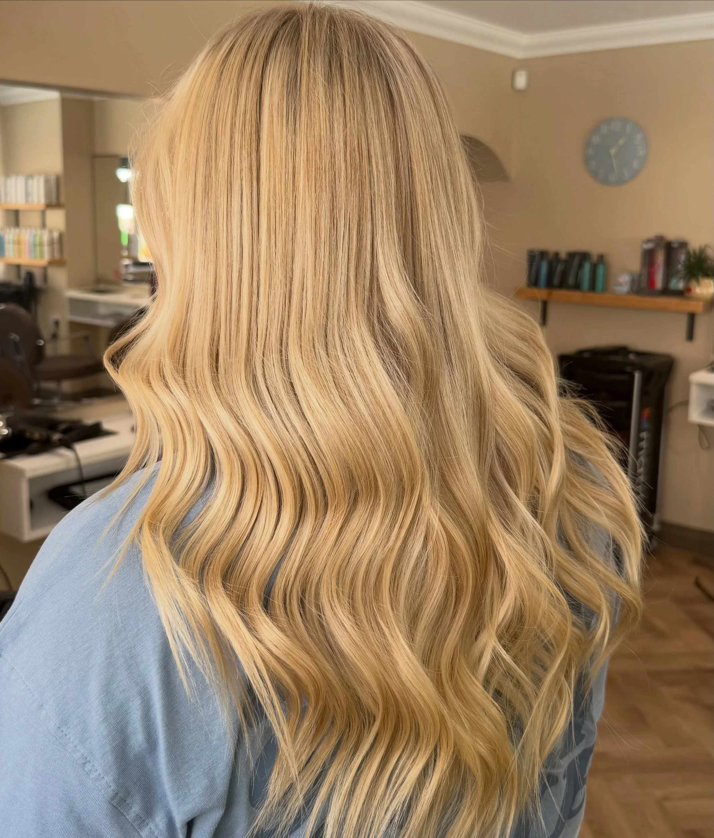 Keeping it bright but still natural by going in with a full head of teased highlights so we don&rsquo;t get any harsh grow out lines! If you&rsquo;re looking for low maintenance this is something you should definitely ask your stylist here at @invidi