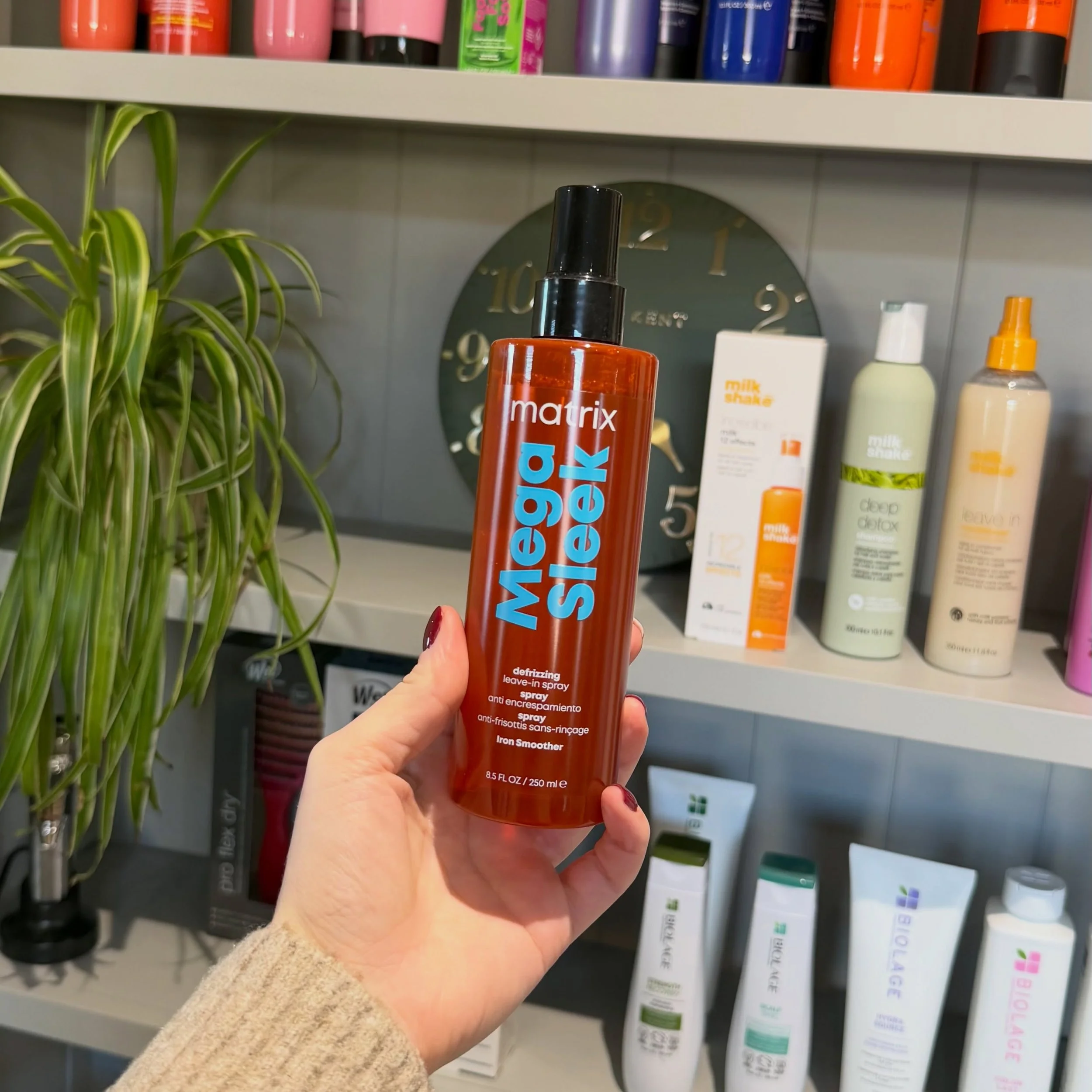 Our fan favourite mega sleek defrizzing spray has now been discontinued, we have the LAST 2 bottles in the country ( don&rsquo;t quote us on that!🤣)

But don&rsquo;t worry&hellip; there&rsquo;s a new &amp; improved version! 🧡The new Mega Sleek Leav