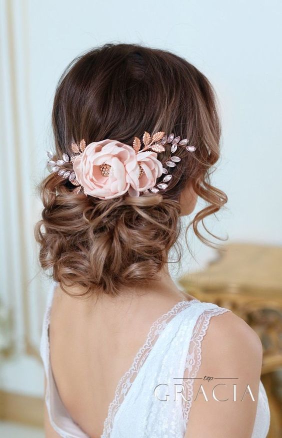 1531251857-5926f21be684f591-1531251856-8a3e15c0a3be9717-1531251854234-4-floralupdo.jpg