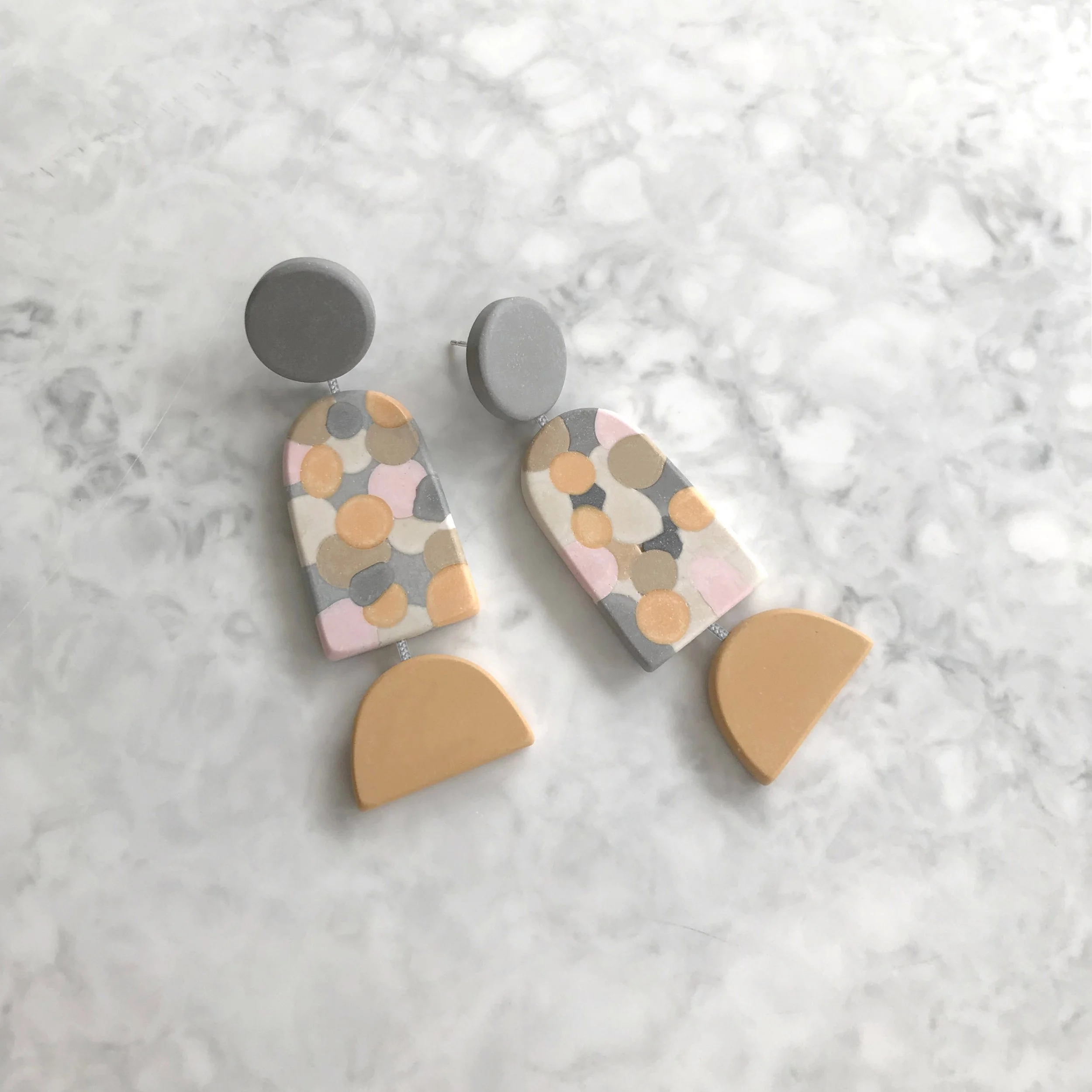 tripledropspotearrings1saffgreypinketc.jpg