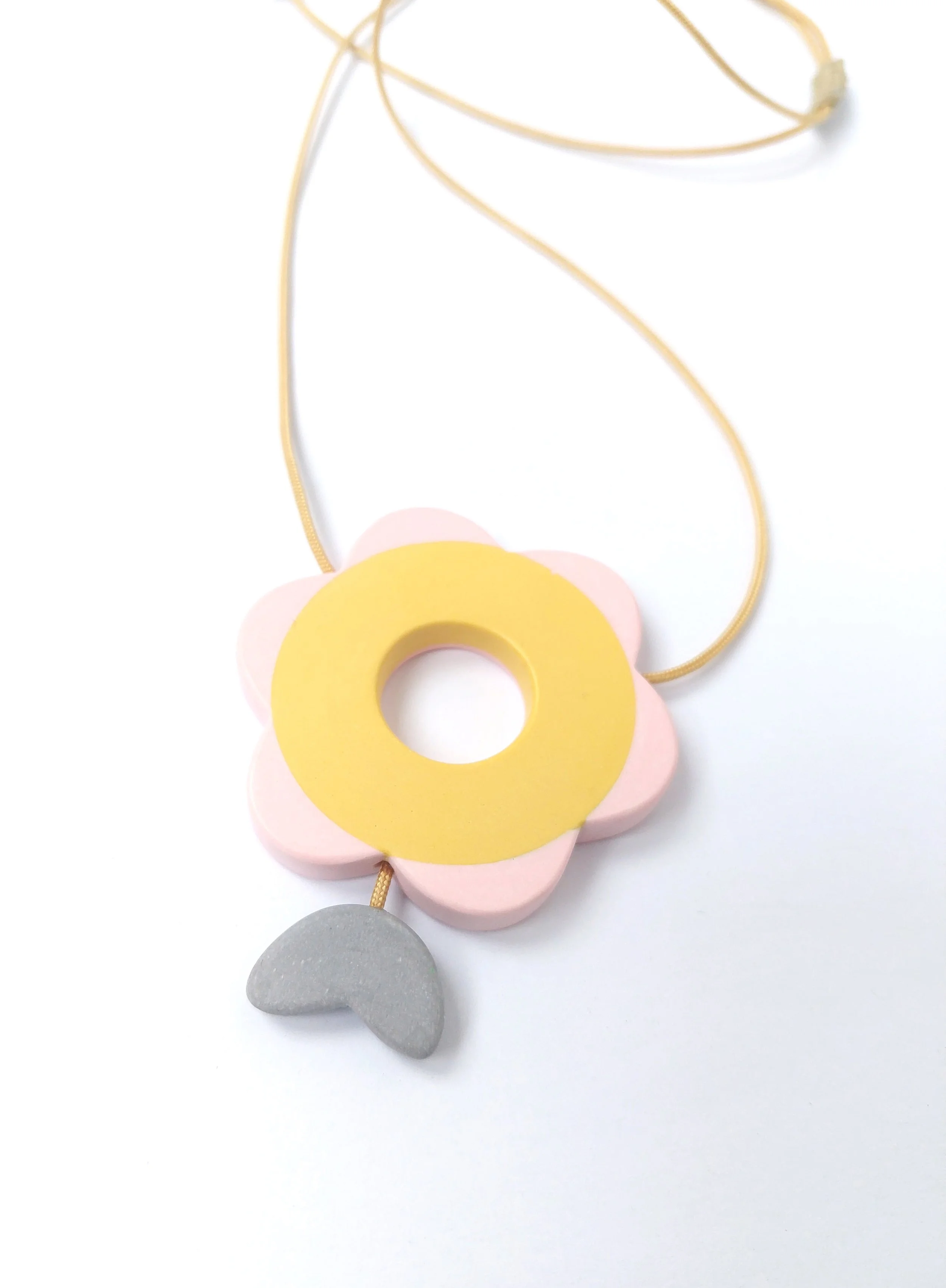 FlowerPowerPendPalePinkYellowGreyAngle.jpg