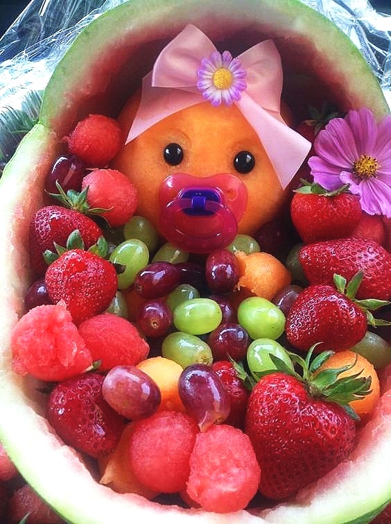 baby shower fruit platter.jpg