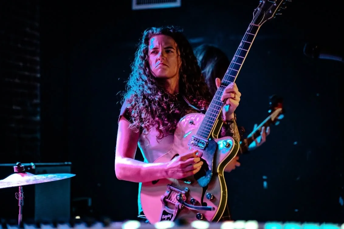 These two are playing a duo show tonight (Tuesday, Oct 14th) at @kegandbarrel, come on out at 6PM! 
.
📸: @willraingraphy