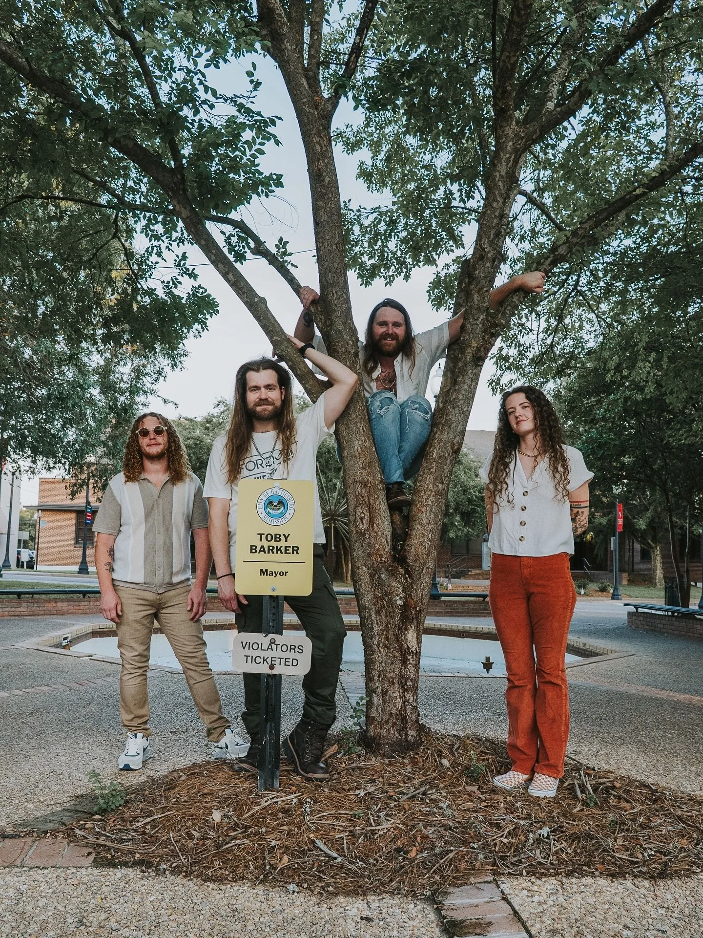 We just wanna know if @mayortobybarker is coming to Play it Forward this Sunday? 
.
Play it Forward is an all day music festival at @kegandbarrel featuring 7 of the region&rsquo;s best bands with all proceeds going to Hattiesburg&rsquo;s local food b