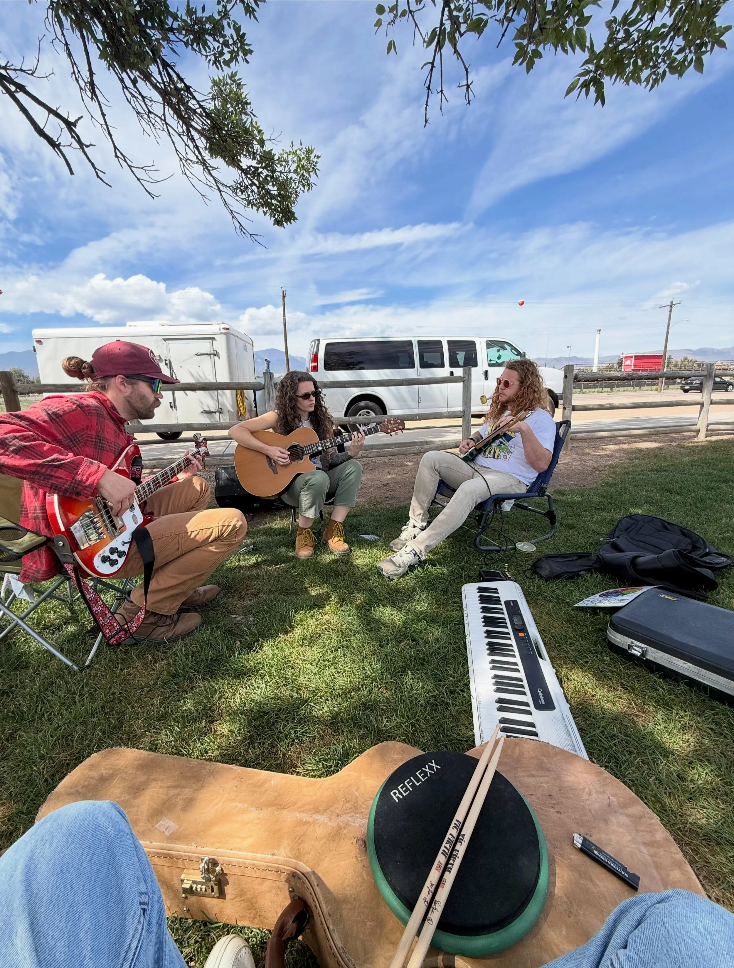 Tour vlog day&hellip;&hellip;.? 
1: Practicing is key 
2: Sleepy Jake gets a stomach bug :/
3: We be eatin&rsquo; 
4: The gang visits Cadillac Ranch
5: Insane winds w/ a side of tacos 
6: No caption necessary 
7: Sam climbs 
8: Drivin&rsquo; views 
9