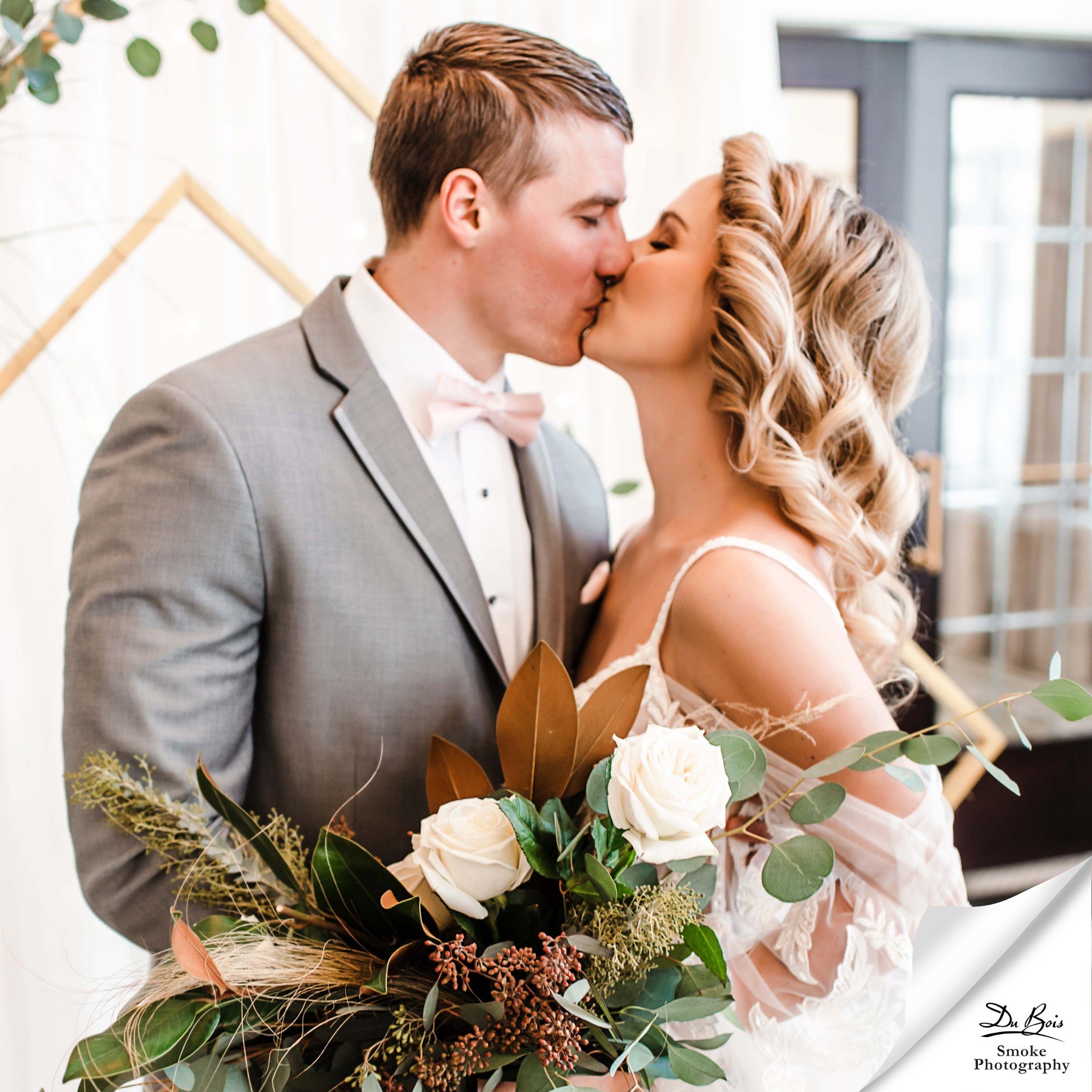 🎩✨ A match made in wedding heaven! Our gray ensemble provided a harmonious blend of earthy tones and modern elegance for this wedding. Shoutout to @smokephotography_ for capturing this picturesque couple!

Looking for gray suits or tuxes for your we