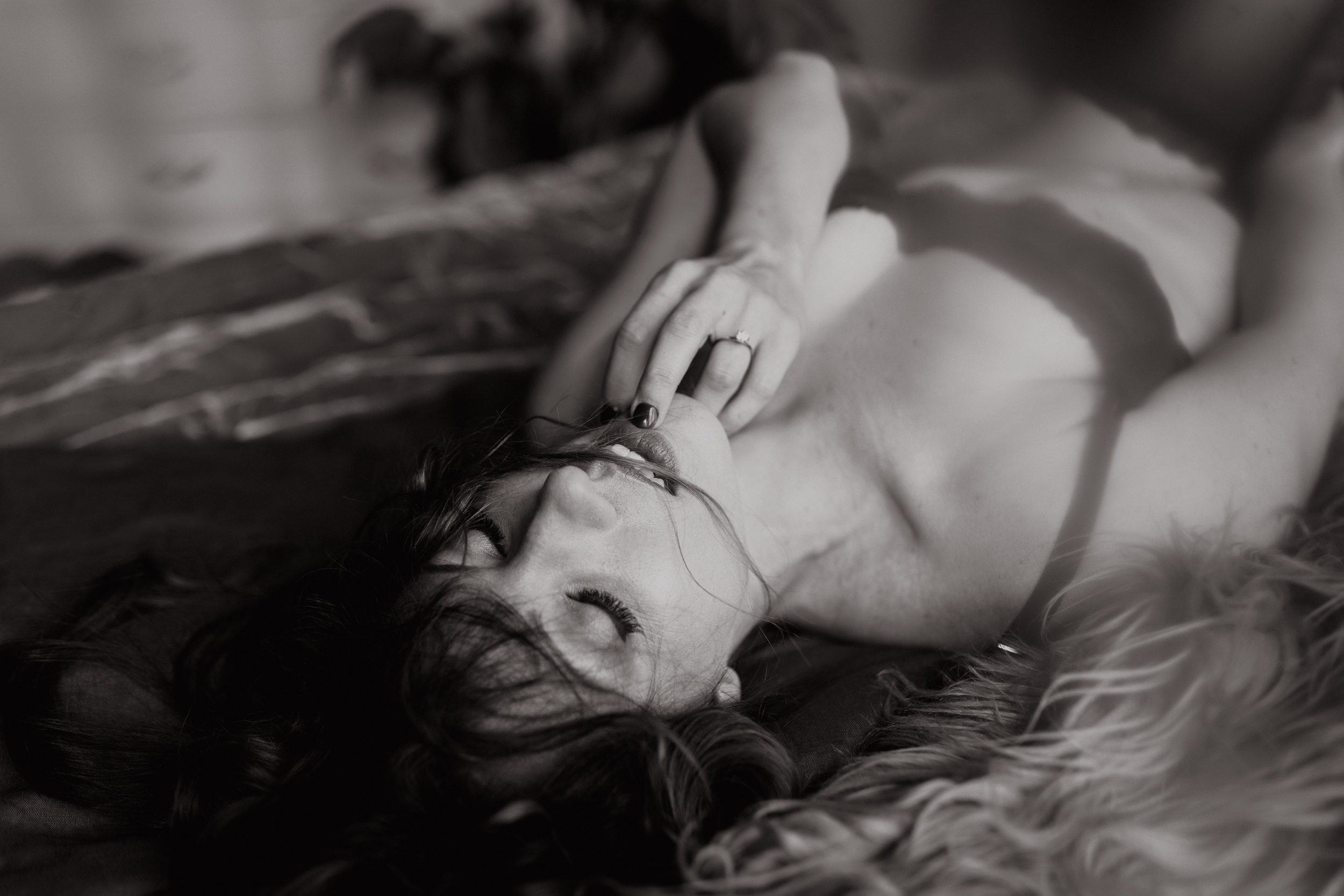 Sensual-and-Natural-Boudoir-Photography-in-Minneapolis-0003.JPG