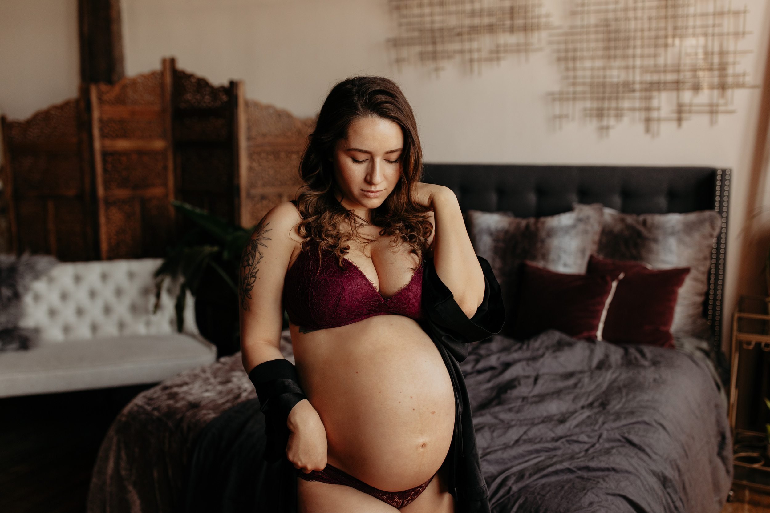 Maternity-Boudoir-Portrait-of-a-Pregnant-Woman-0003.JPG