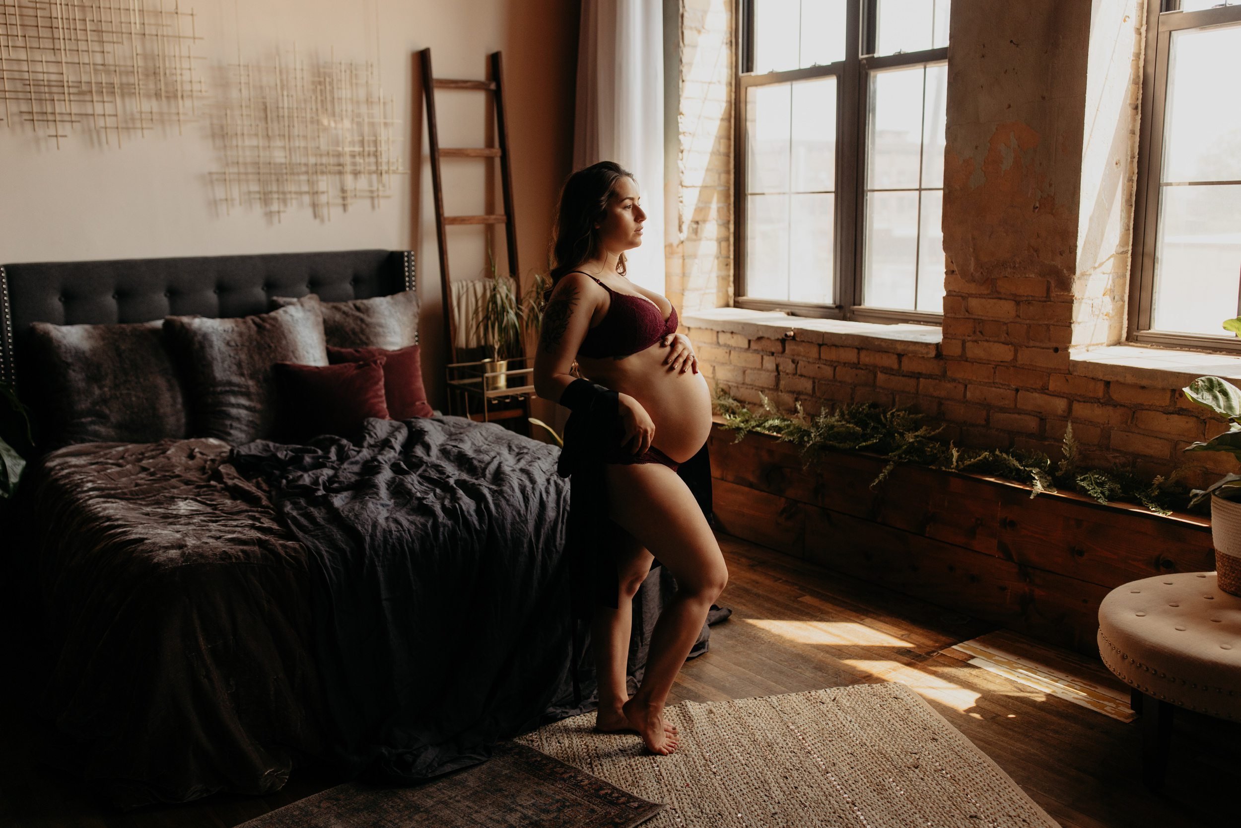 Maternity-Boudoir-Portrait-of-a-Pregnant-Woman-0004.JPG