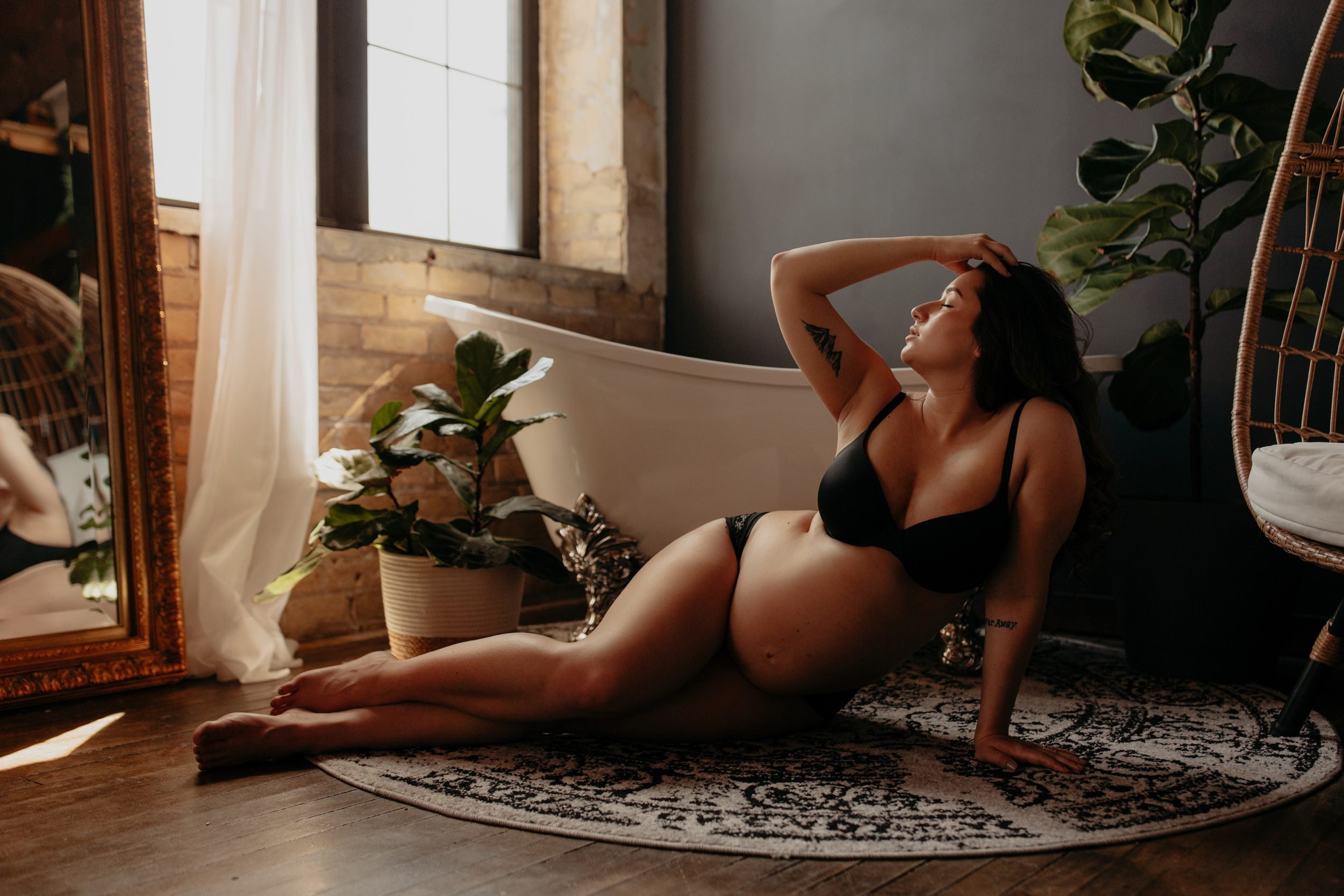 Maternity-Boudoir-Portrait-of-a-Pregnant-Woman-0006.JPG