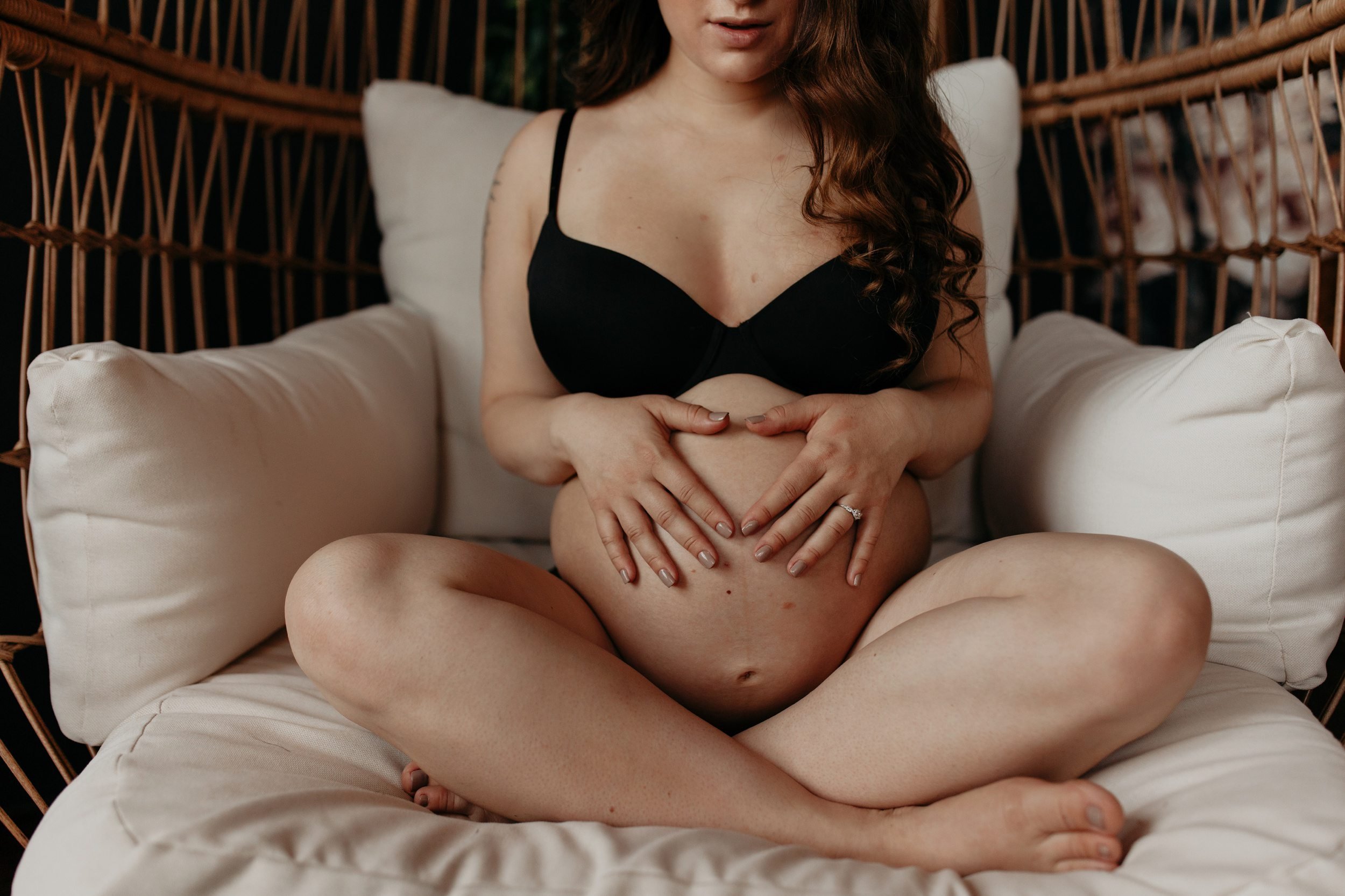 Maternity-Boudoir-Portrait-of-a-Pregnant-Woman-0009.JPG
