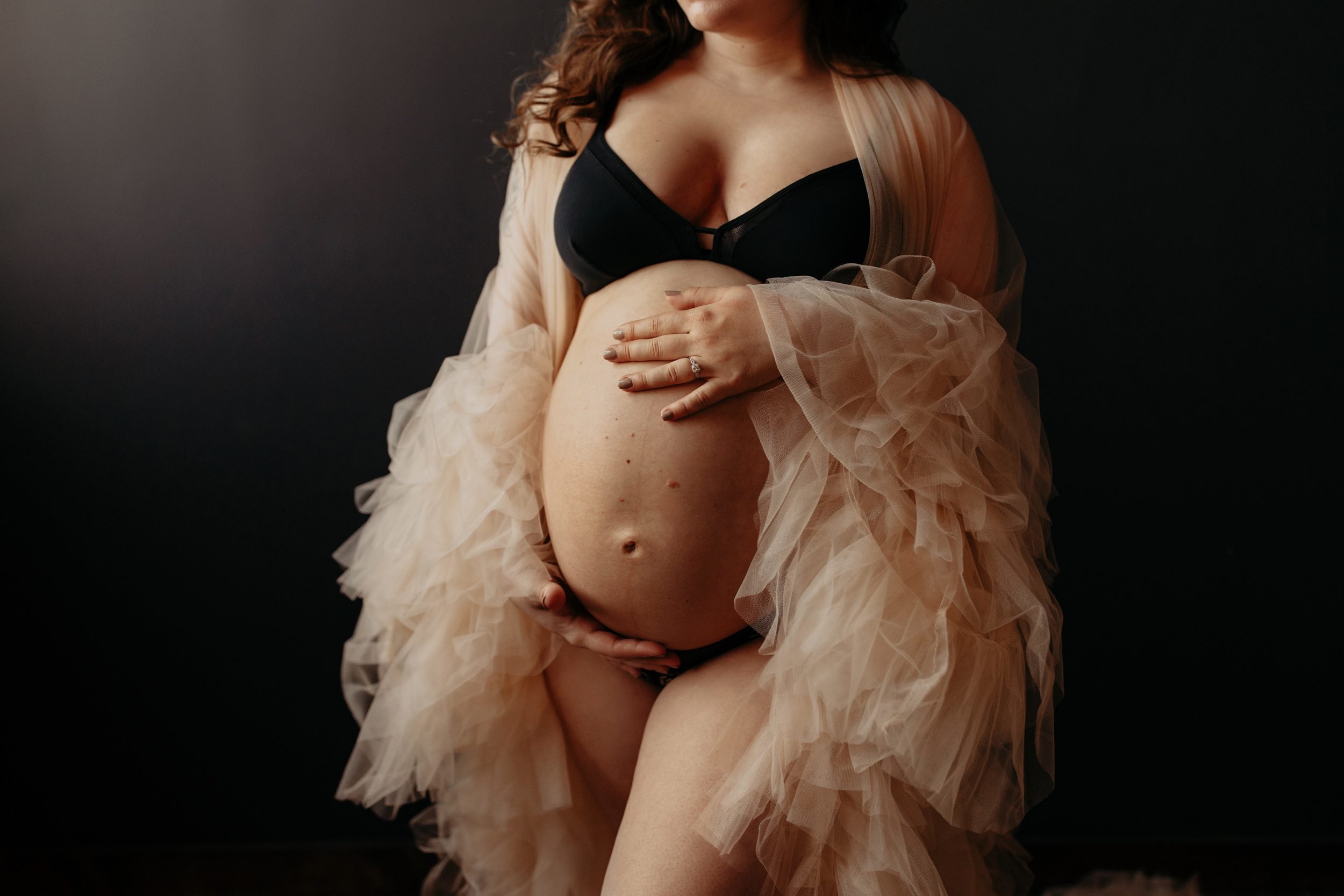 Maternity-Boudoir-Portrait-of-a-Pregnant-Woman-0016.JPG