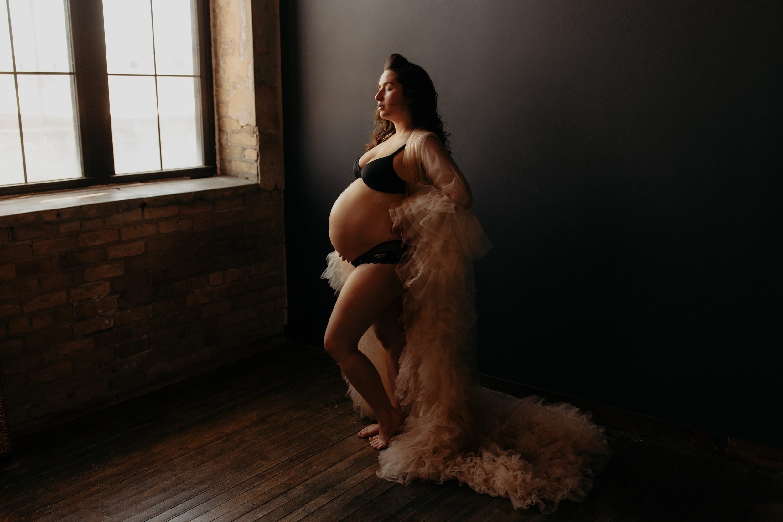 Maternity-Boudoir-Portrait-of-a-Pregnant-Woman-0017.JPG