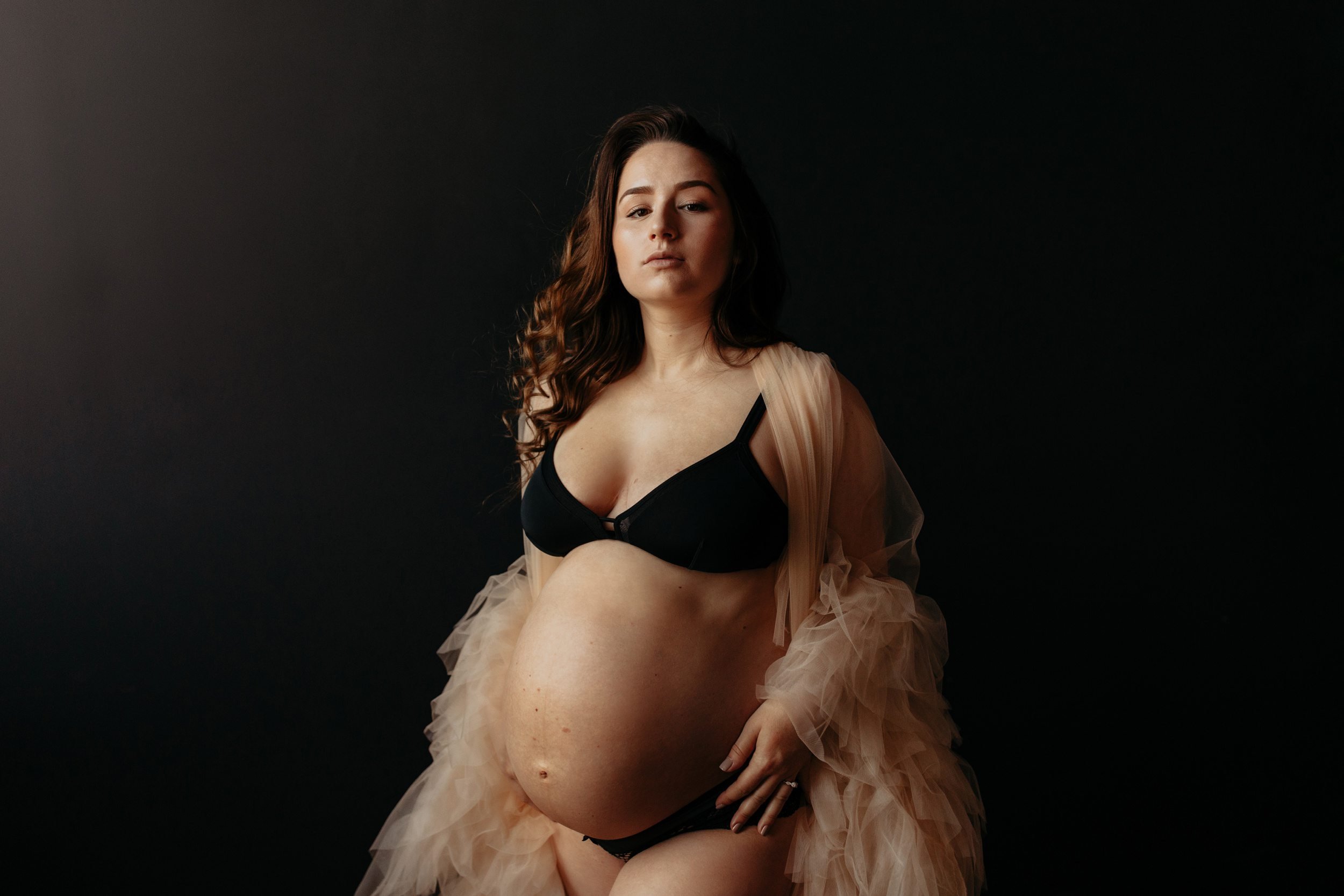 Maternity-Boudoir-Portrait-of-a-Pregnant-Woman-0018.JPG