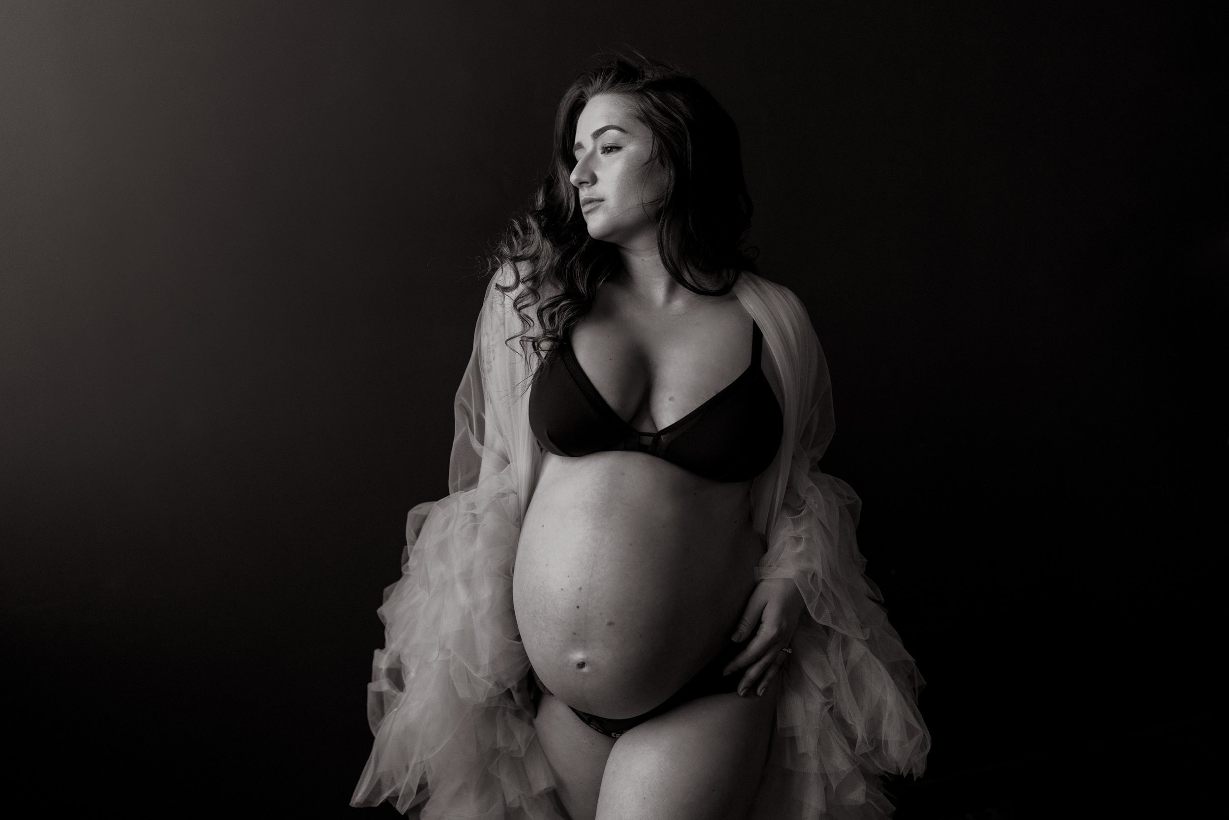 Maternity-Boudoir-Portrait-of-a-Pregnant-Woman-0019.JPG