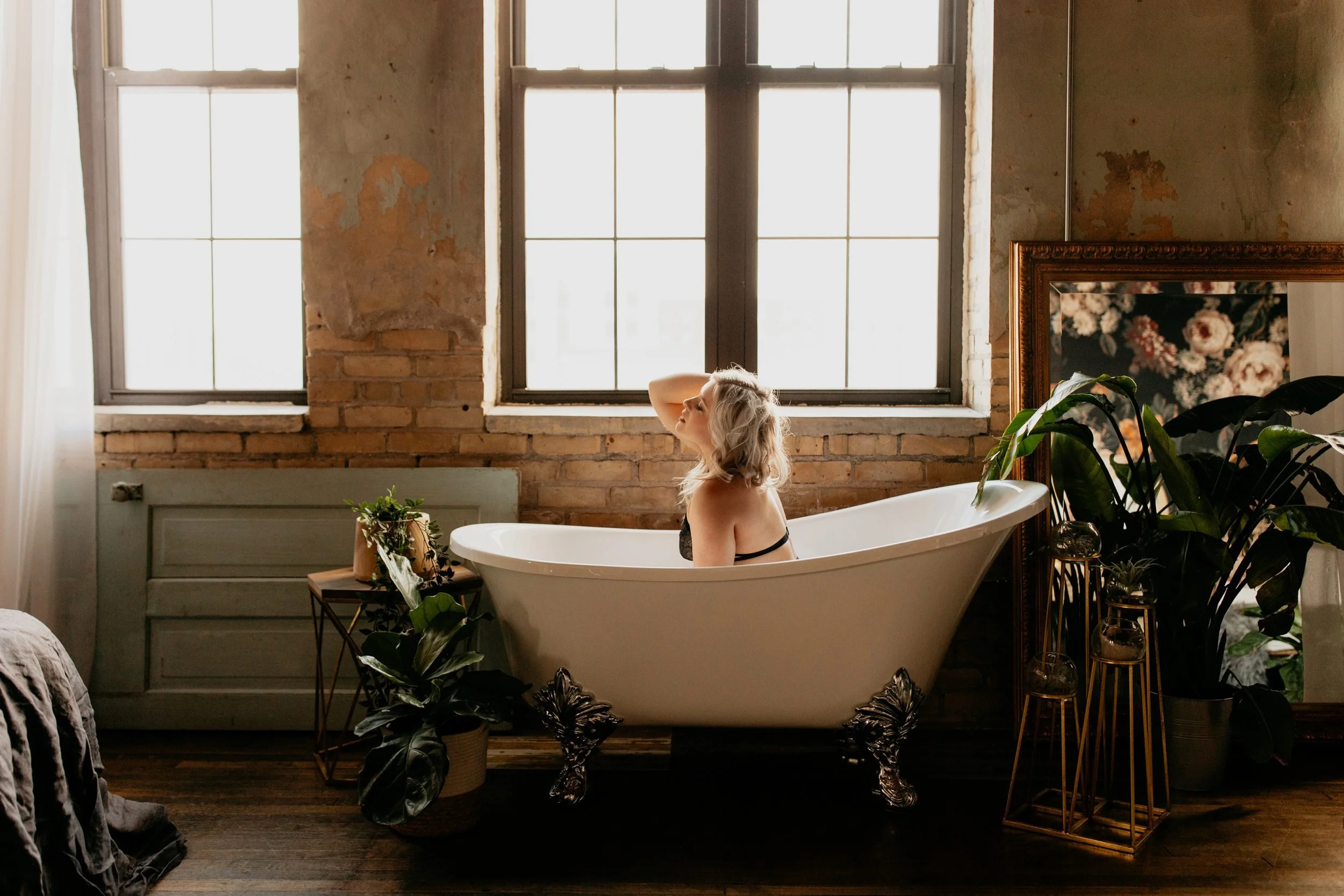 Intimate-Portraits-of-a-Woman-in-a-Loft-Style-Boudoir-Studio-with-Natural-Light-0010.JPG