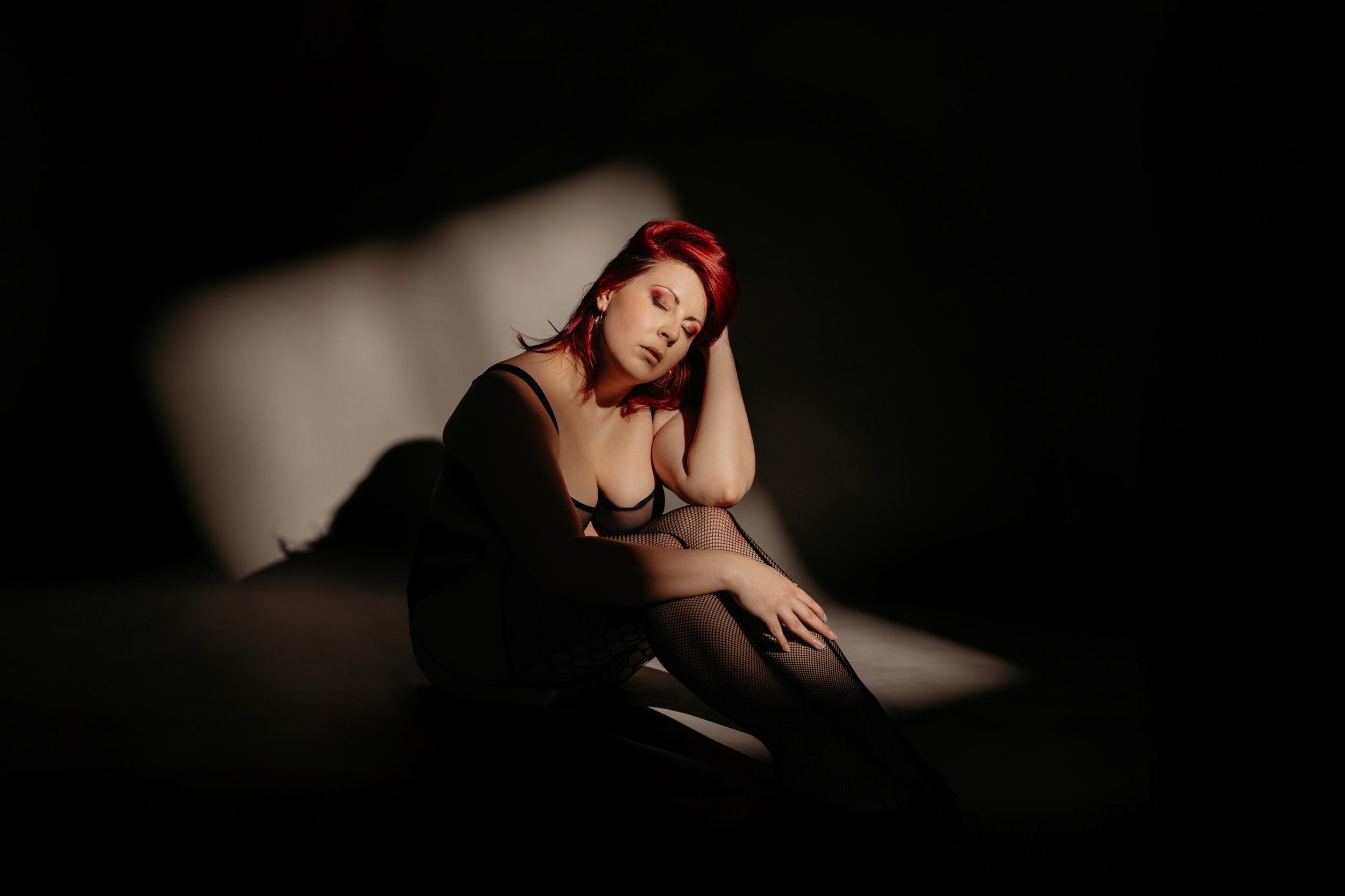 Experimental-Lighting-Sessions-in-Minneapolis-at-Render-Boudoir-Studio-0014.JPG