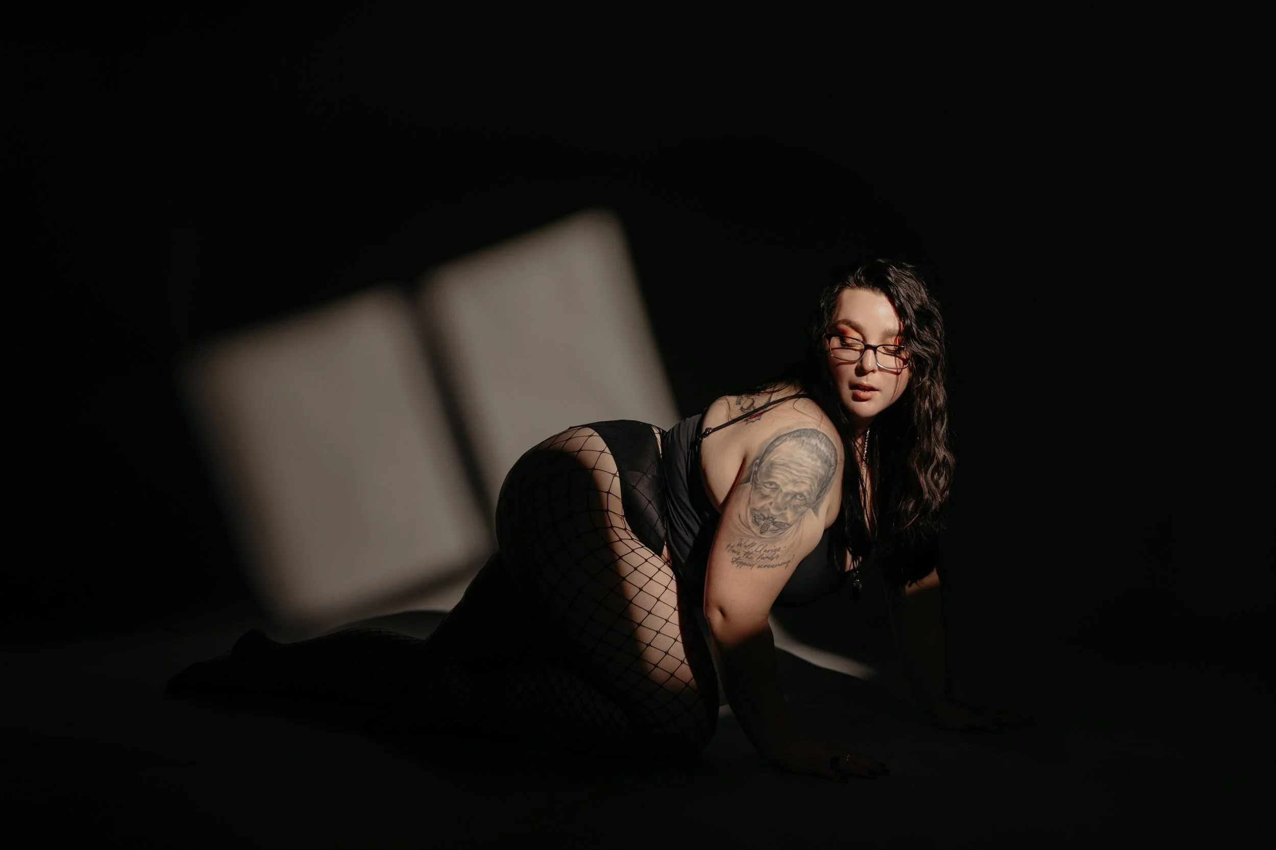 Experimental-Lighting-Sessions-in-Minneapolis-at-Render-Boudoir-Studio-0016.JPG