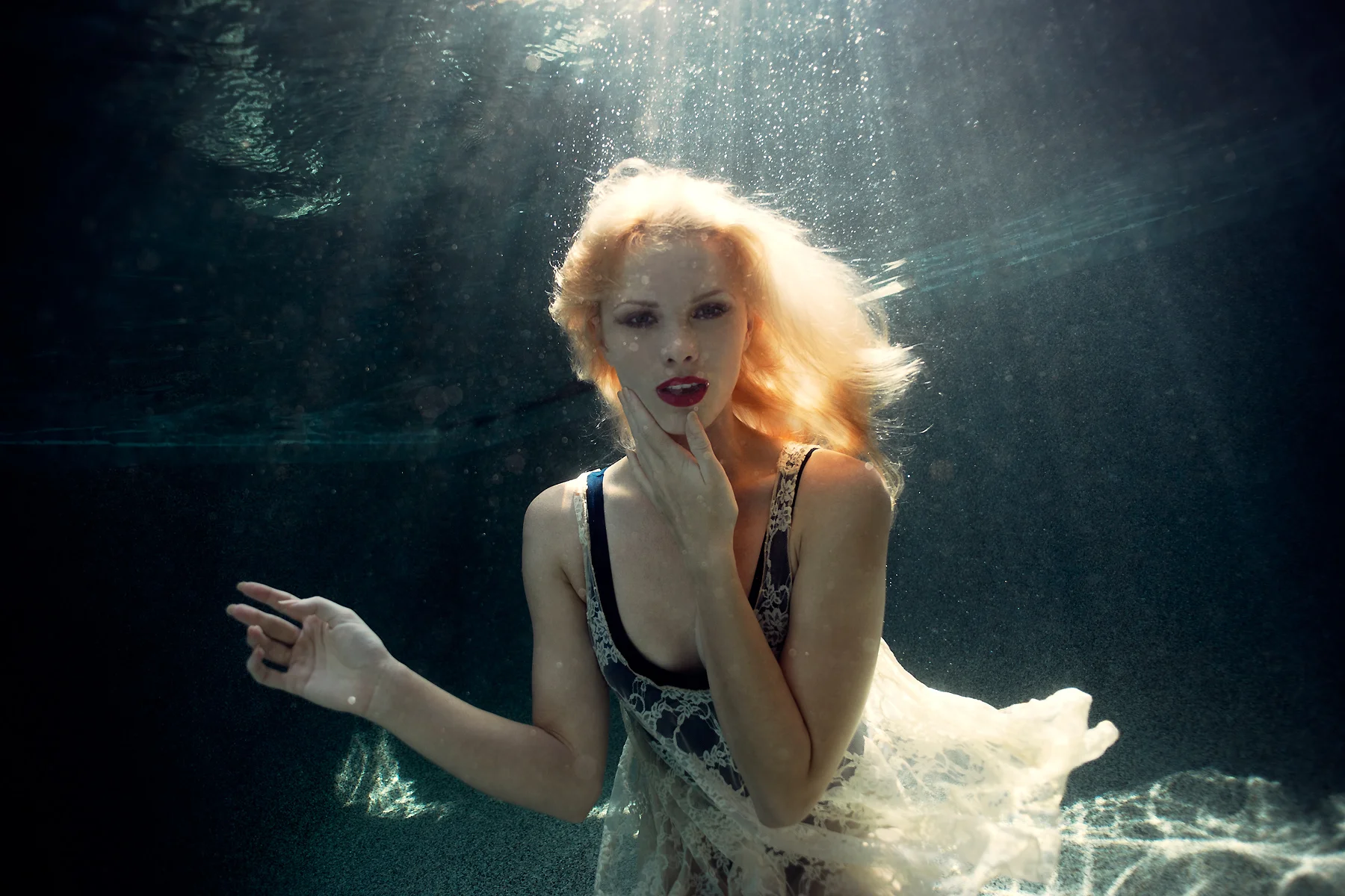 UW_VICTORIA_DSC3918V3BEHANCE.jpg