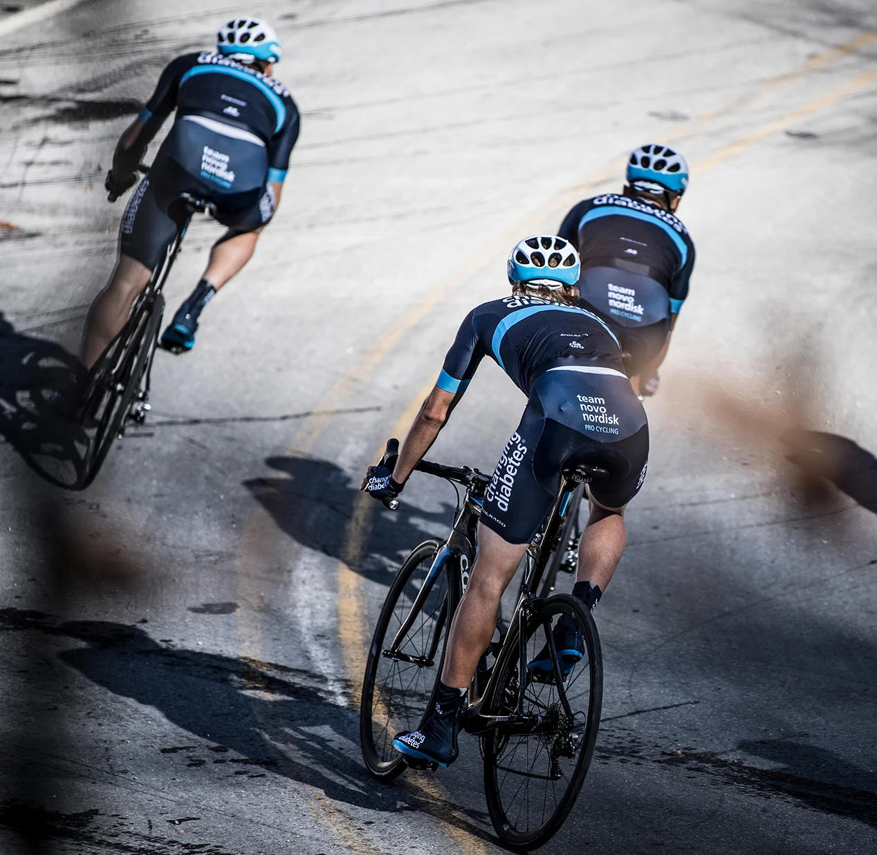 TEAM_BACK_DSC_2900web.jpg
