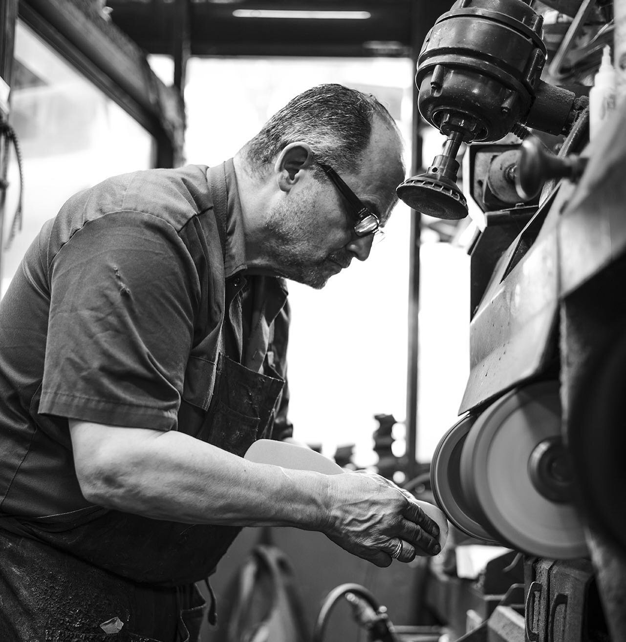 Ben doing what he does best working his magic in the shoe repair shop in DTLA. 

Leica M monochrome with 35mm 1.4 

@leica_camera @leicacamerausa 
#monochrome #bw #blackandwhite